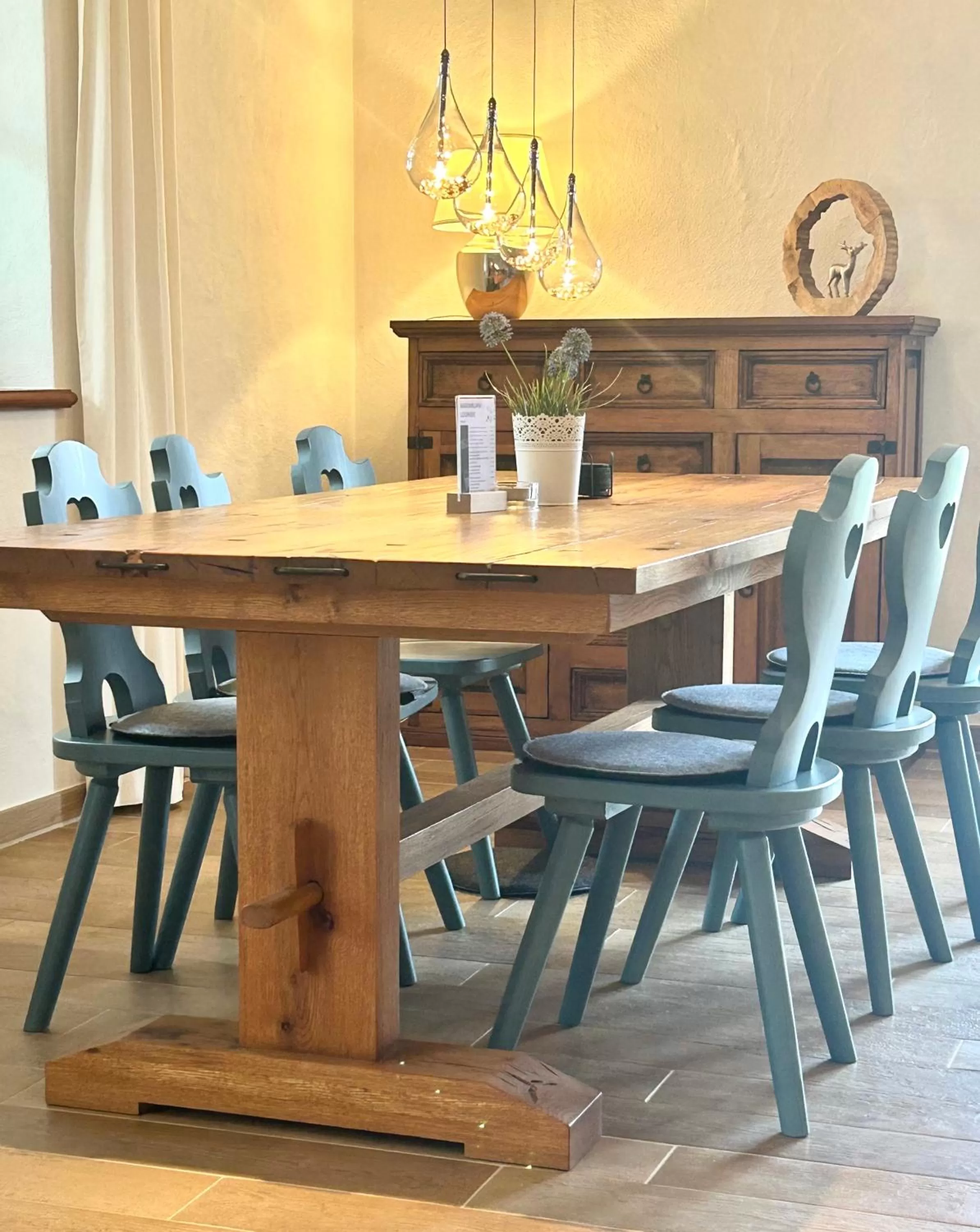 Lounge or bar in Das Maximilian - Feines Landhotel am Schliersee