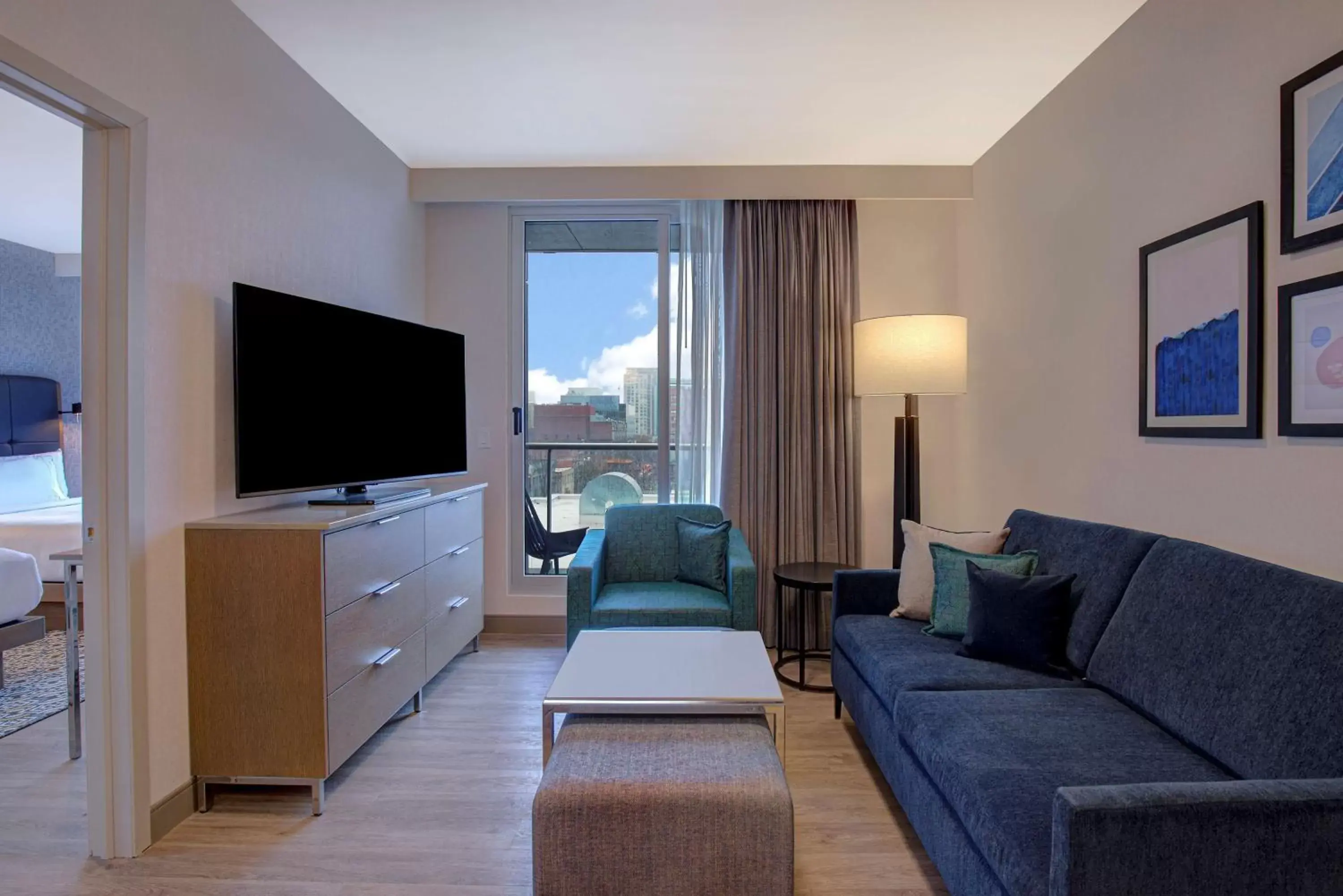 Living room, Seating Area in Homewood Suites By Hilton Montreal Downtown