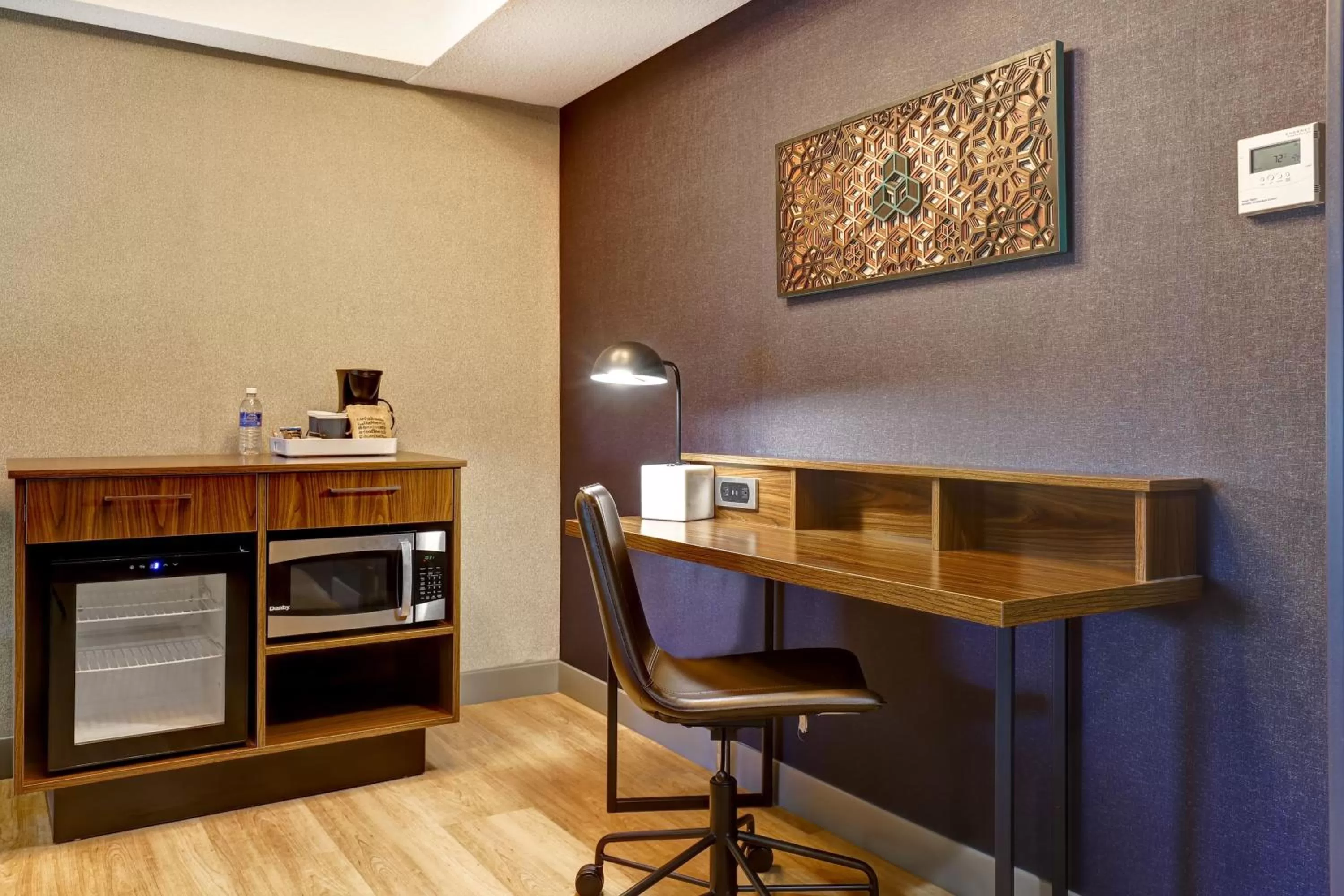 Living room in Four Points by Sheraton St. Catharines Niagara Suites