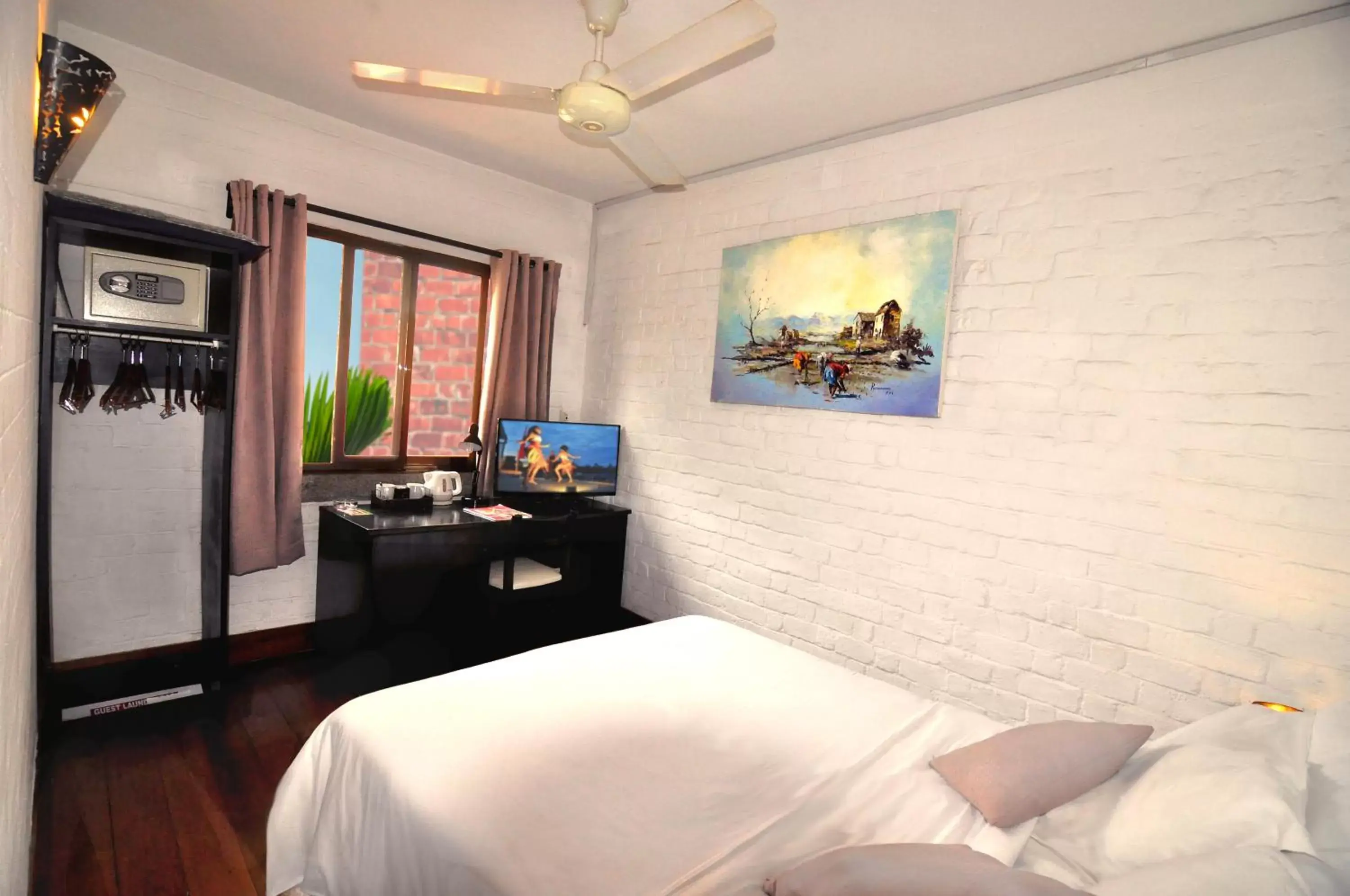 Small Double Room in Rova Hotel Small Double Room in Rova Hotel