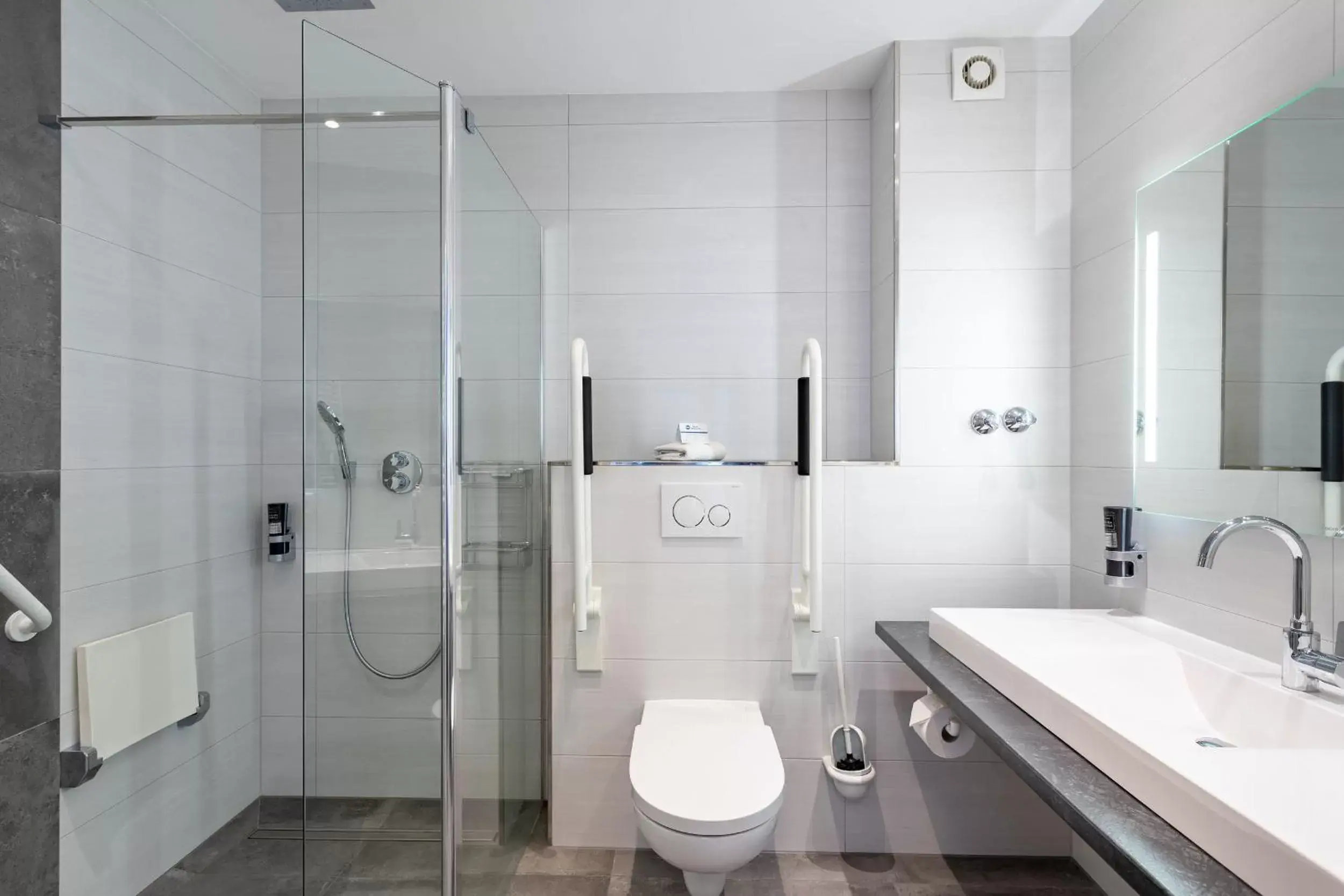Shower, Bathroom in Best Western Waldhotel Eskeshof