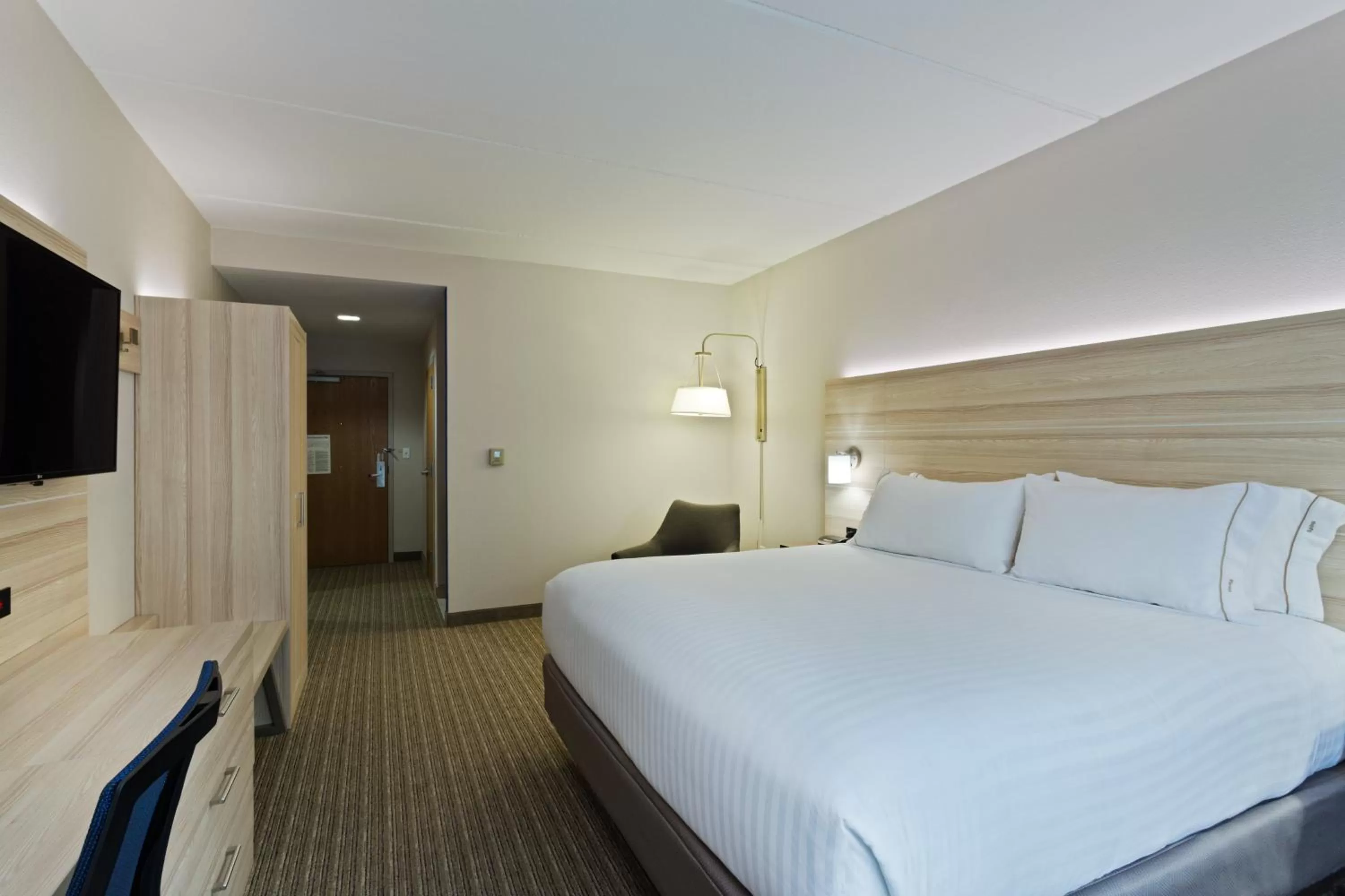 Photo of the whole room, Bed in Holiday Inn Express & Suites Tavares by IHG