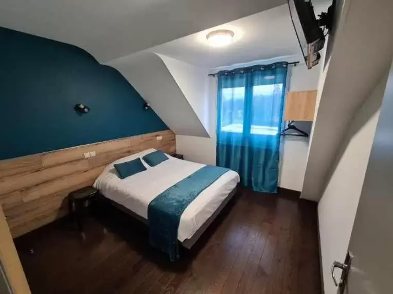 Bedroom, Bed in Berry Hôtel La Châtre