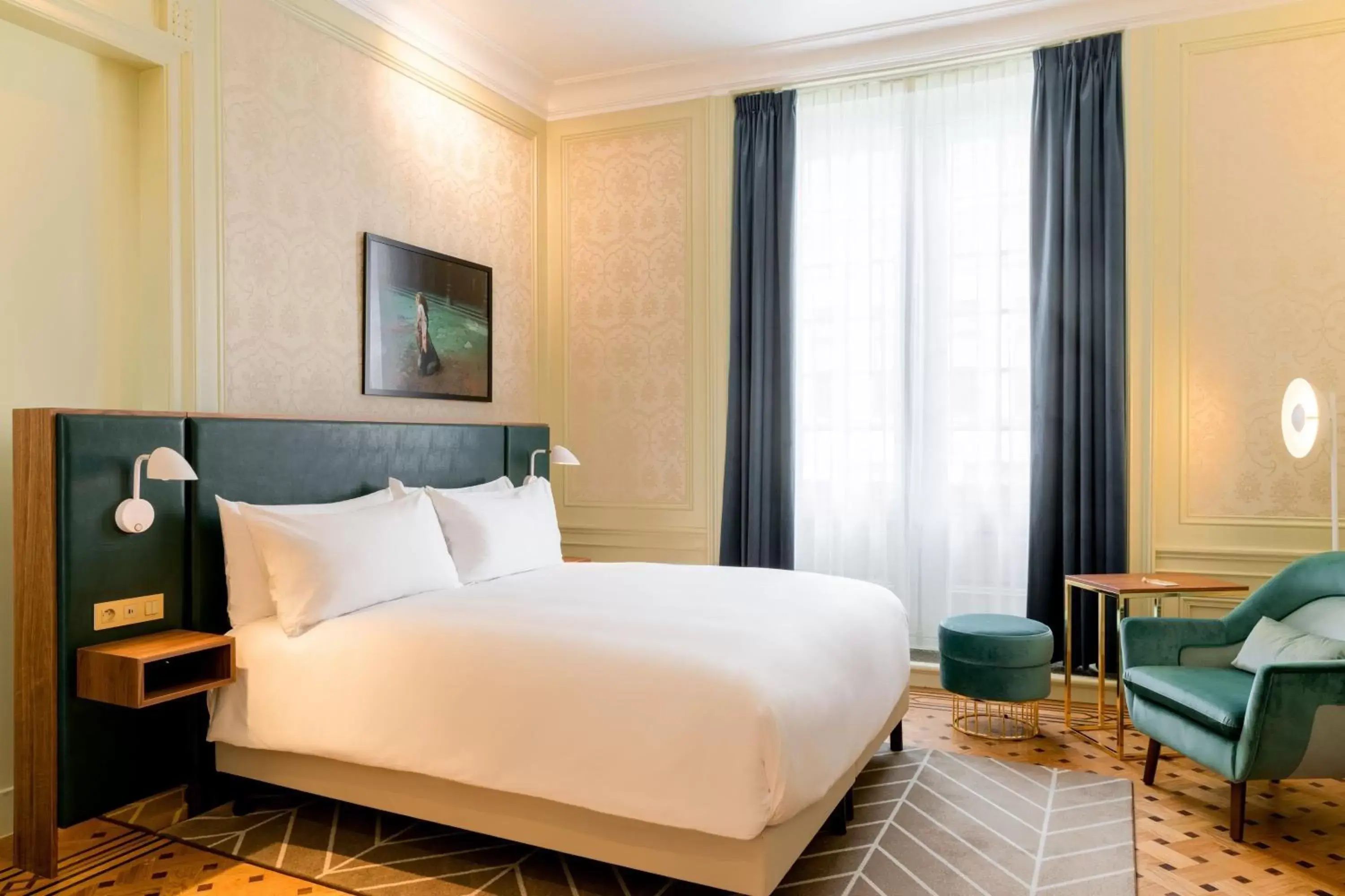 Photo of the whole room, Bed in Sapphire House Antwerp, Autograph Collection