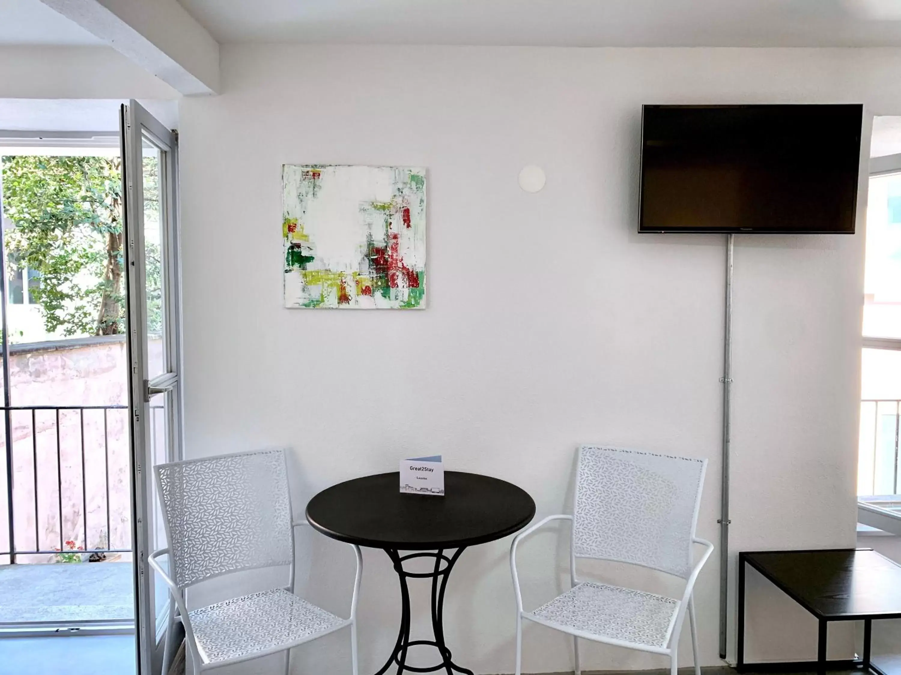 Dining area, TV/Entertainment Center in Great2Stay City Center Apartments