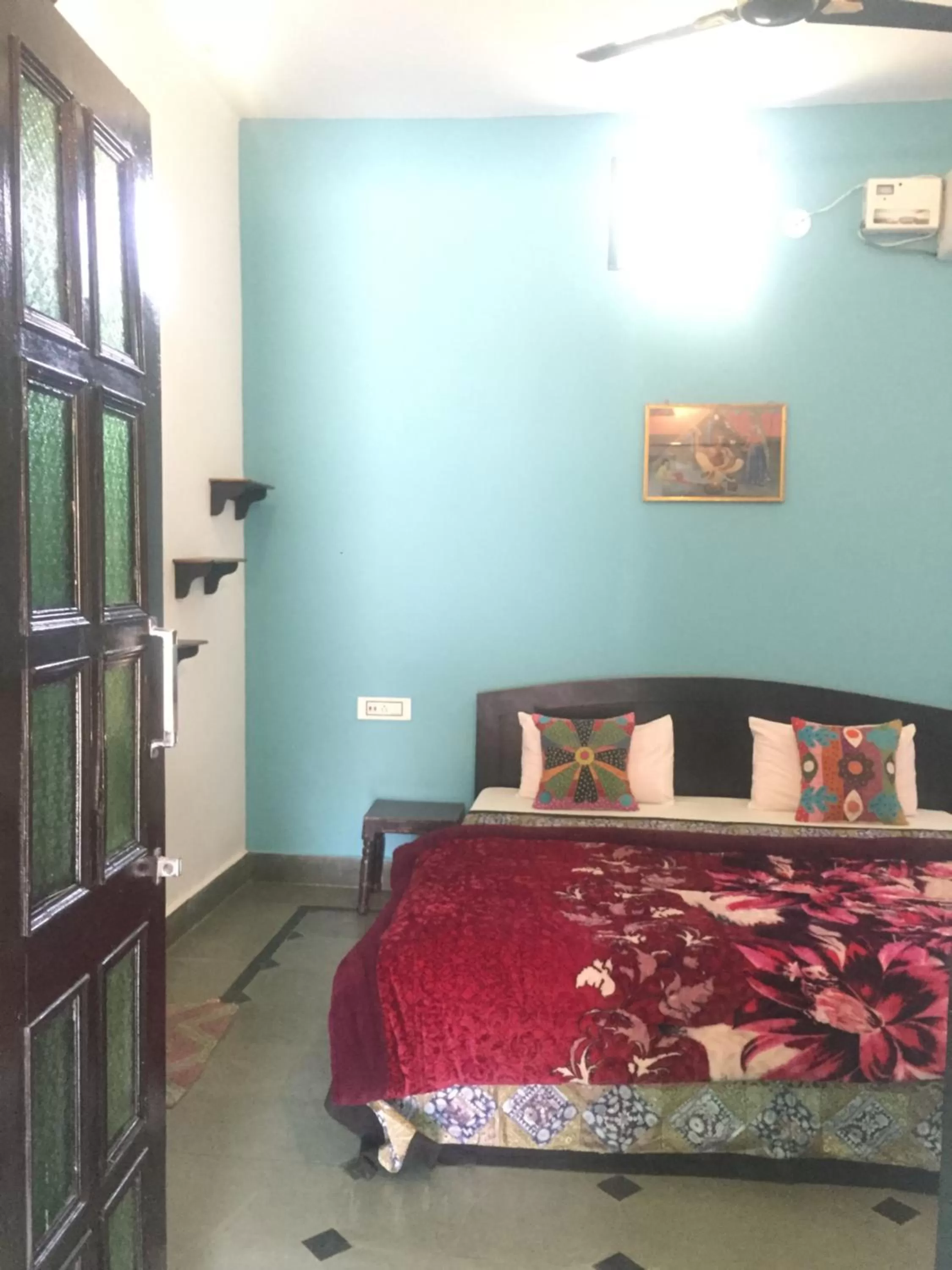 Bed in Hotel Bundi House