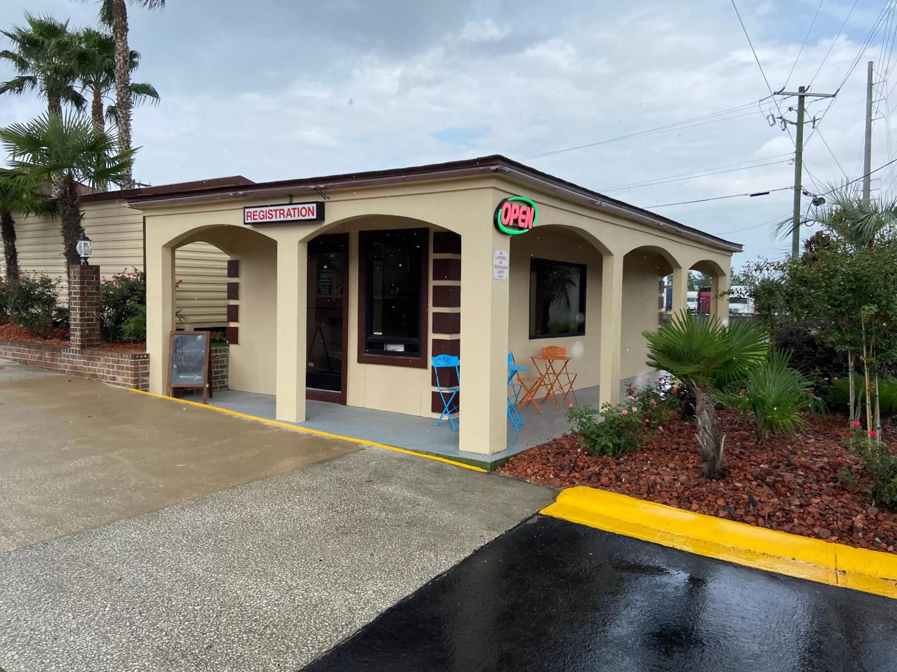 Property building in Savannah Inn and Suites Savannah Port Area