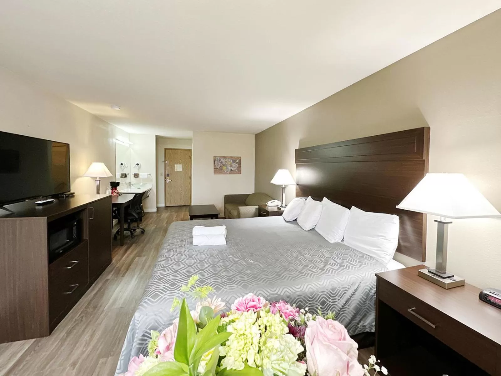 Photo of the whole room, Bed in Ocean Star Inn