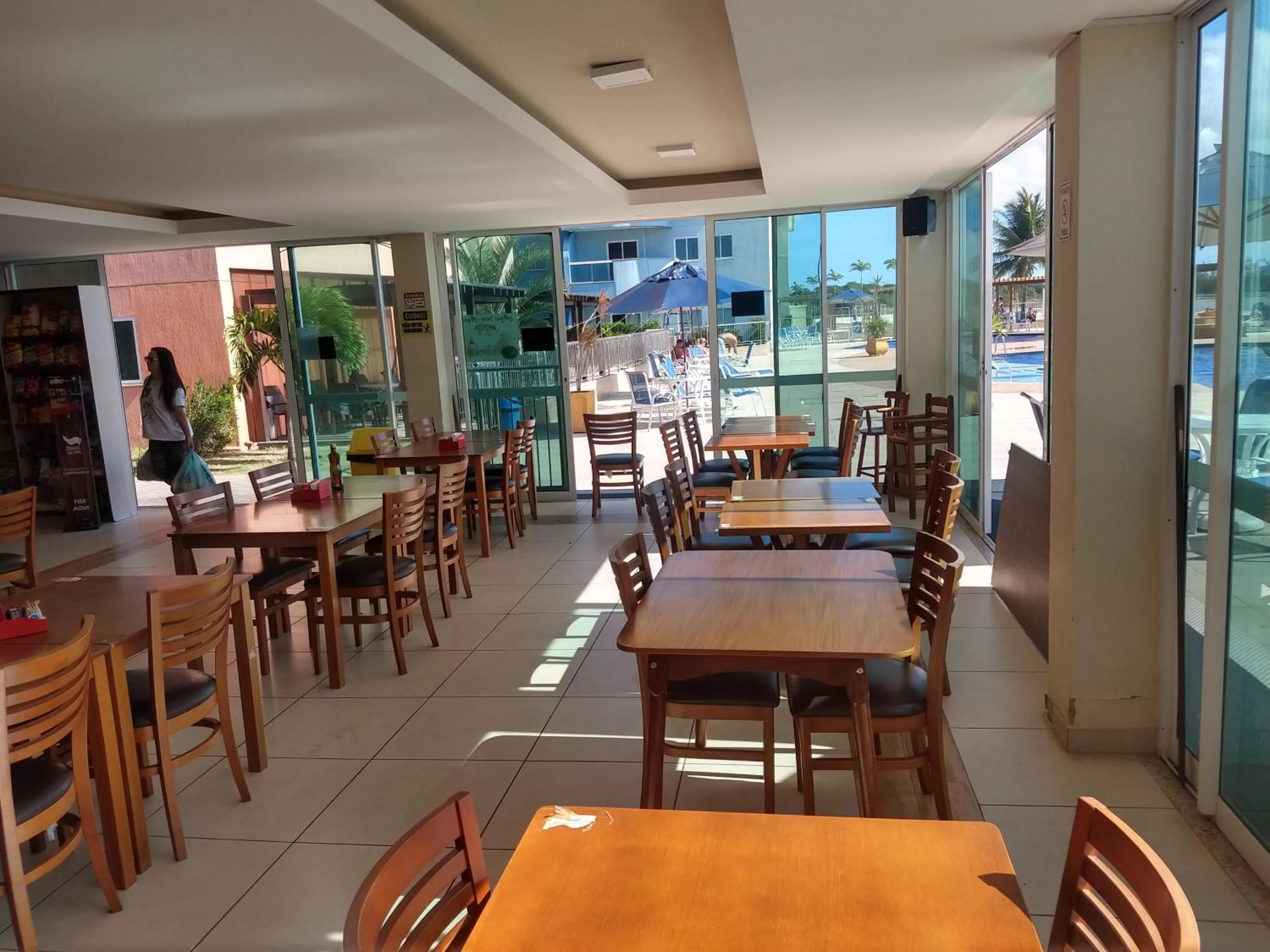 Restaurant/places to eat in Apartamento no Golden Lake - pé na areia, agua de côco e cervejinha