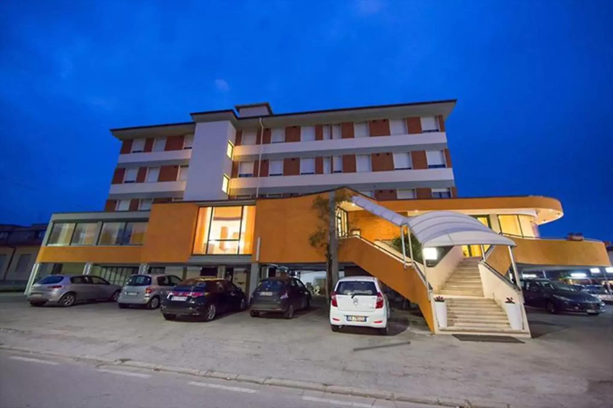 Facade/entrance, Property Building in Hotel Toscana