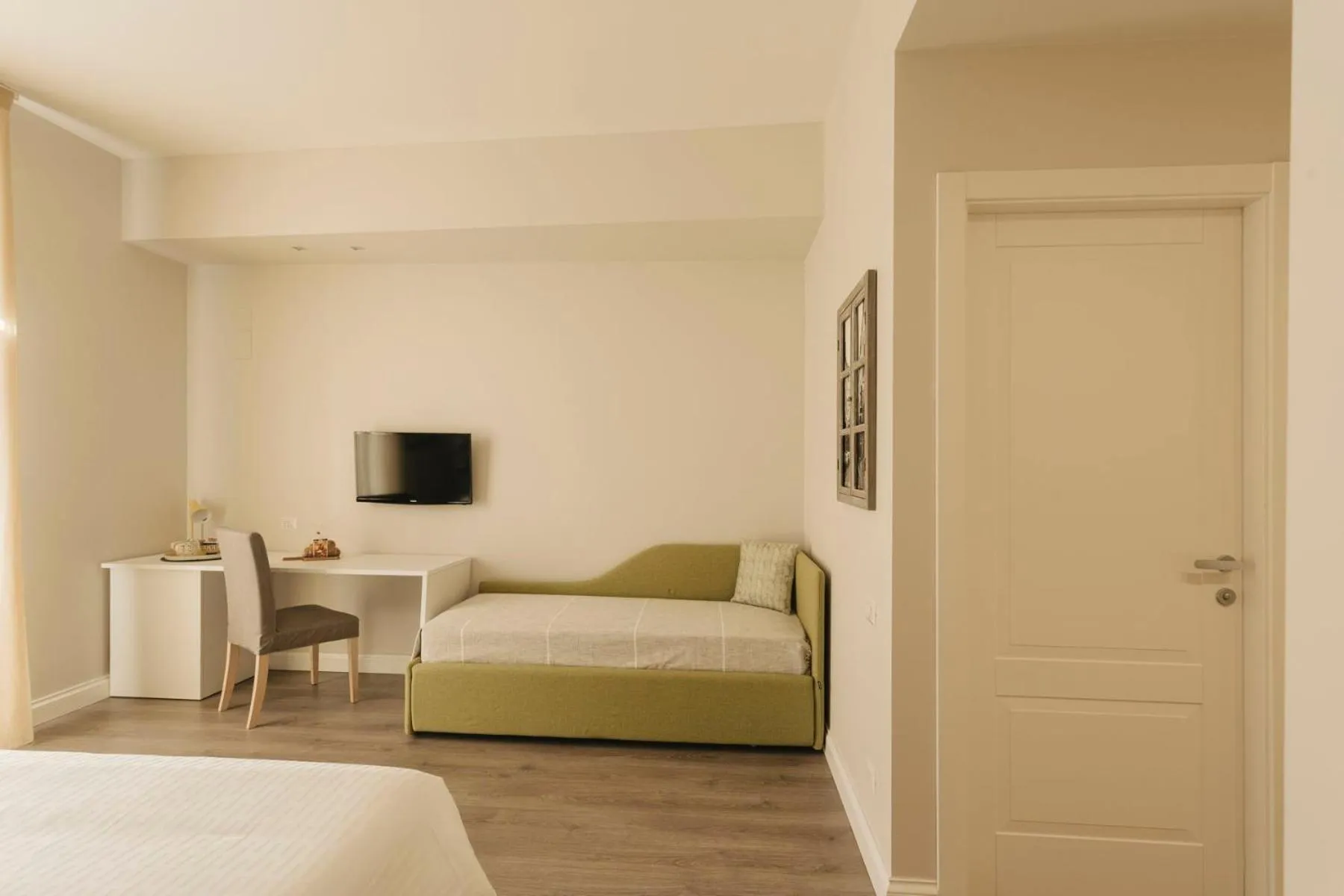 Photo of the whole room, Bed in Livingstone B&B