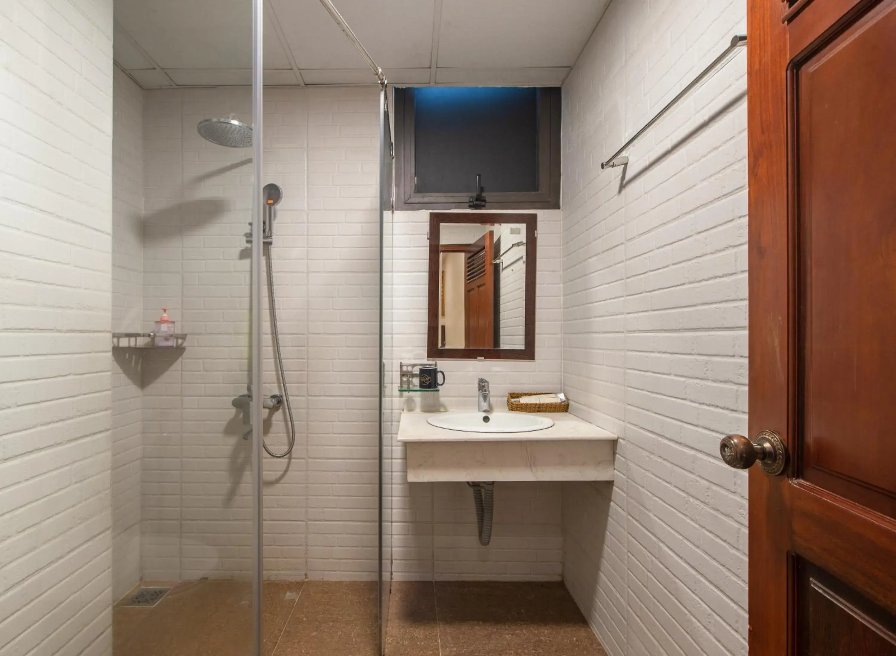 Shower, Bathroom in Tasme Hotel