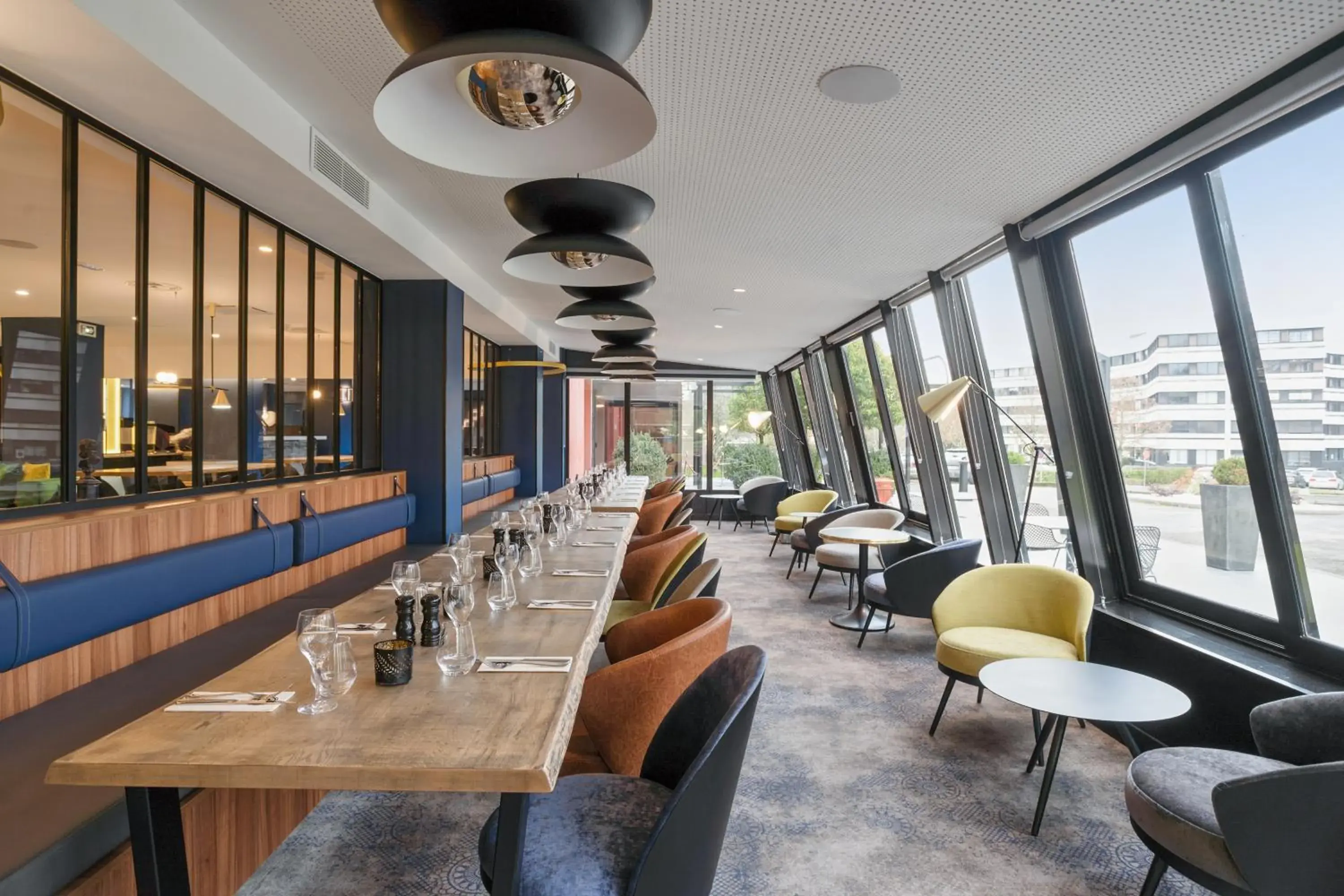 Restaurant/Places to Eat in Park & Suites Elégance Genève-Ferney Voltaire