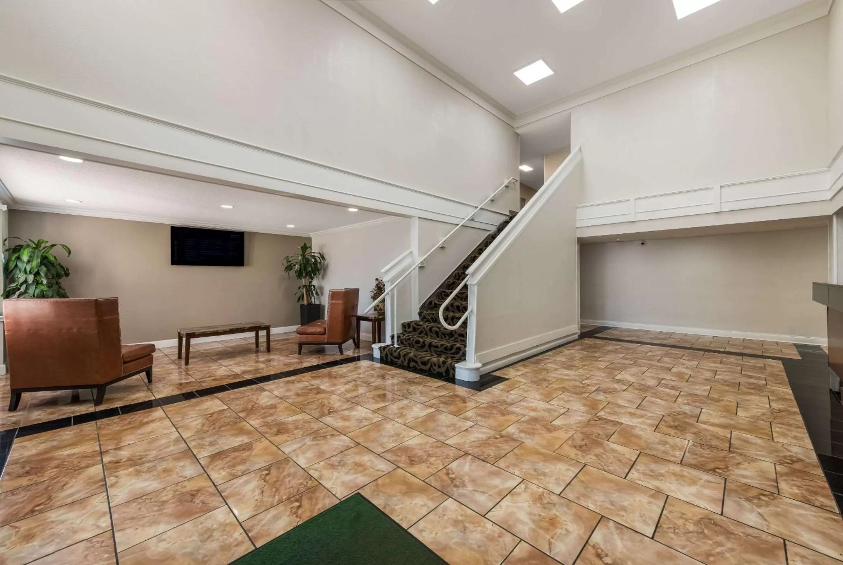 Lobby or reception in Quality Inn Airport