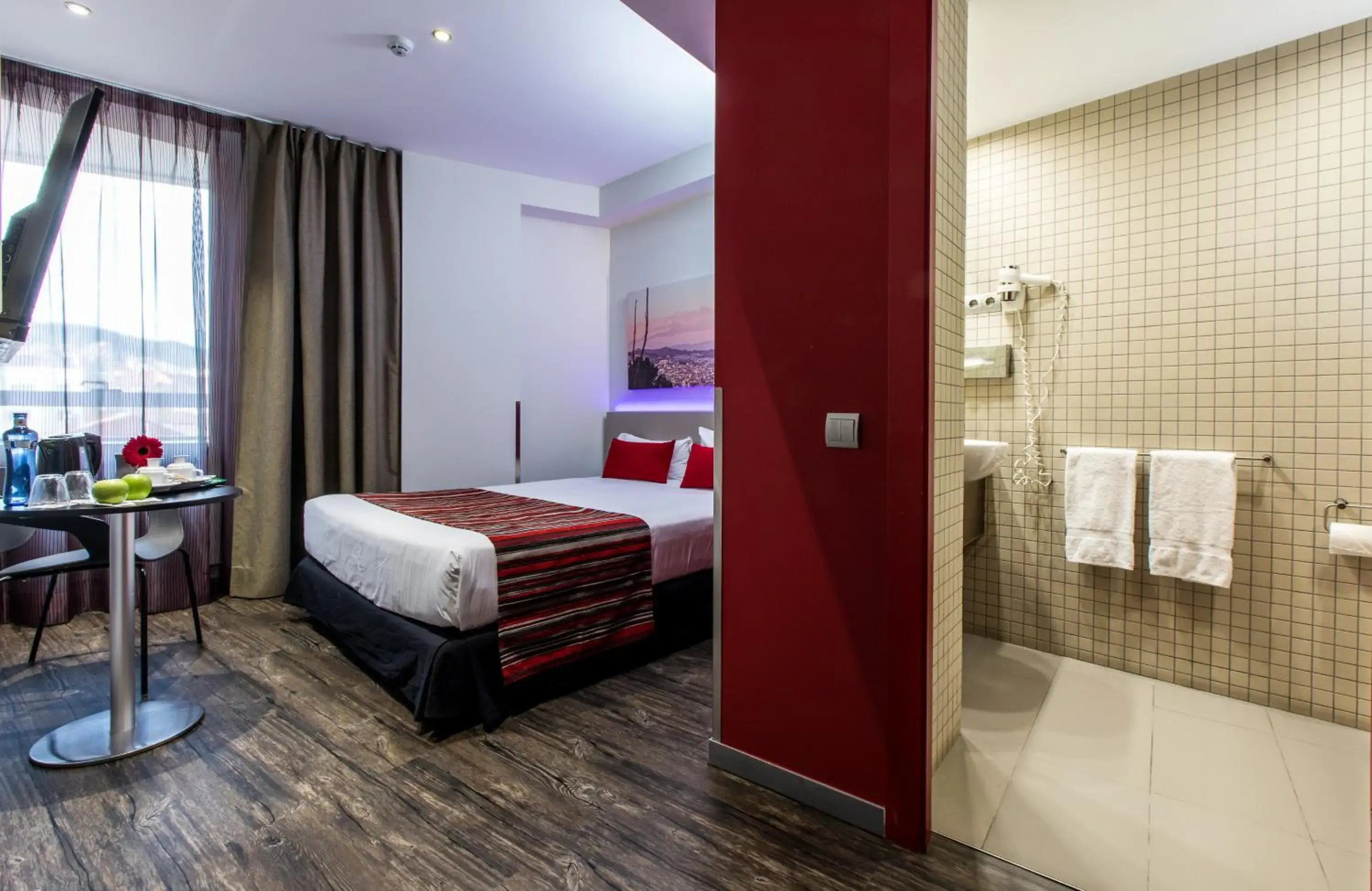 Photo of the whole room, Bed in Leonardo Boutique Hotel Barcelona Sagrada Familia