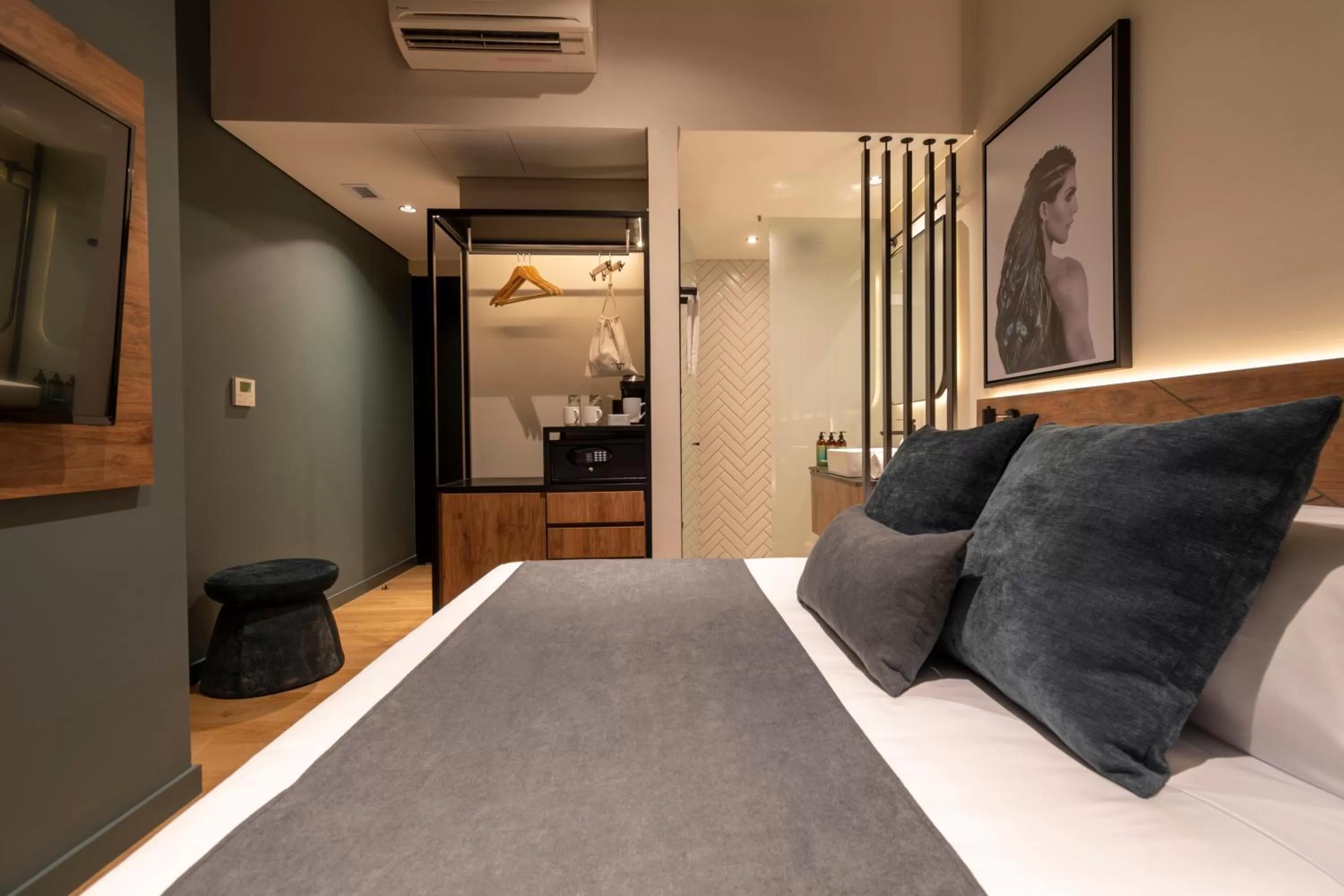 Photo of the whole room, Bed in Hashtag 98 Hotel By Jalo