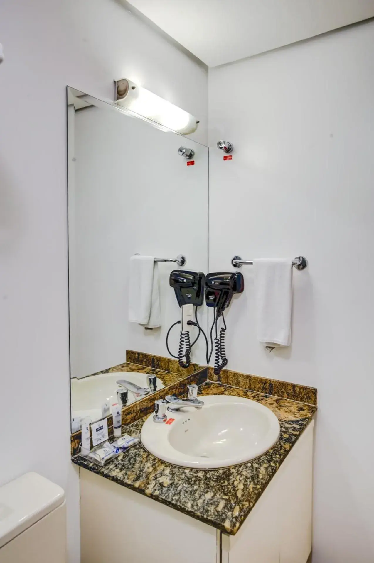 Bathroom in Roomo Itaim Bibi by Transamerica