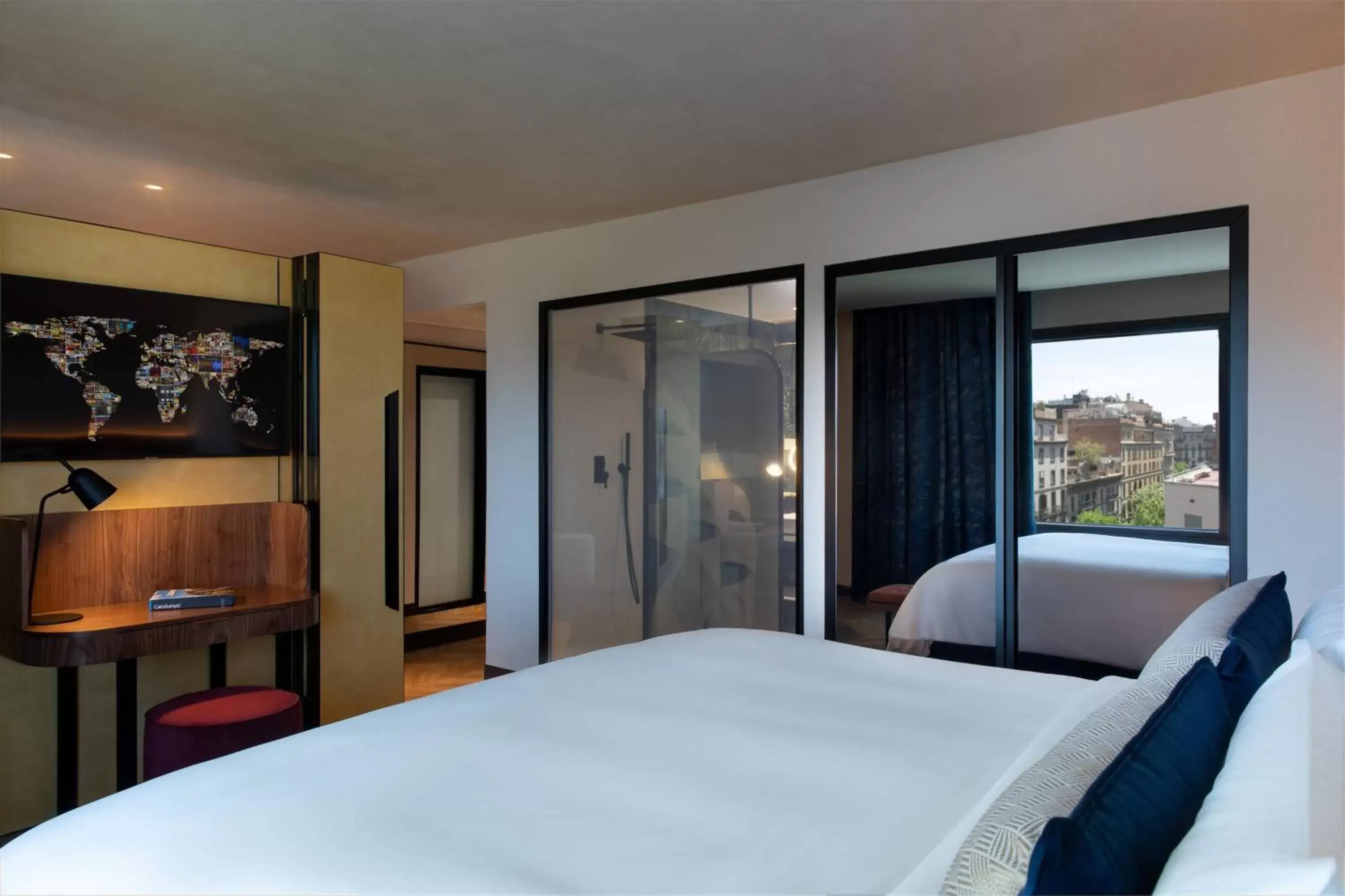 Bedroom, Bed in Renaissance Barcelona Hotel