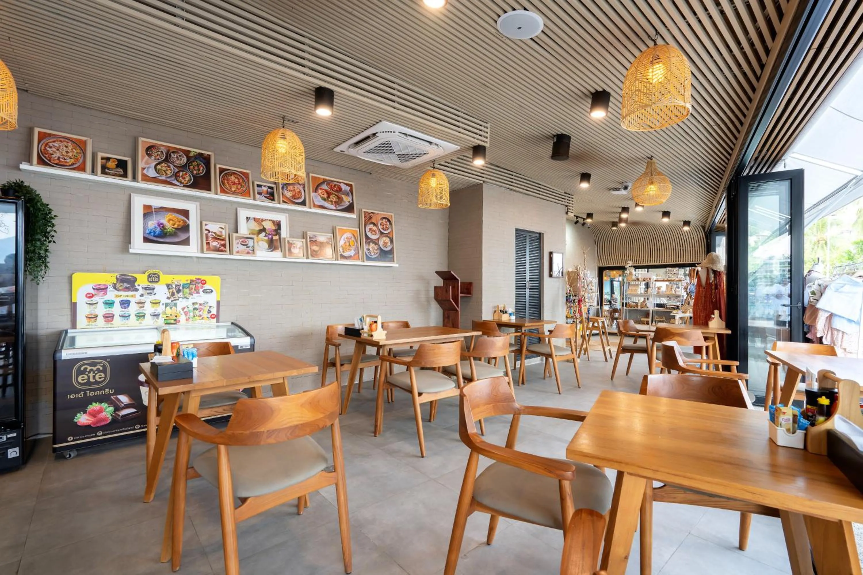 Restaurant/places to eat in Patong Signature Boutique Hotel