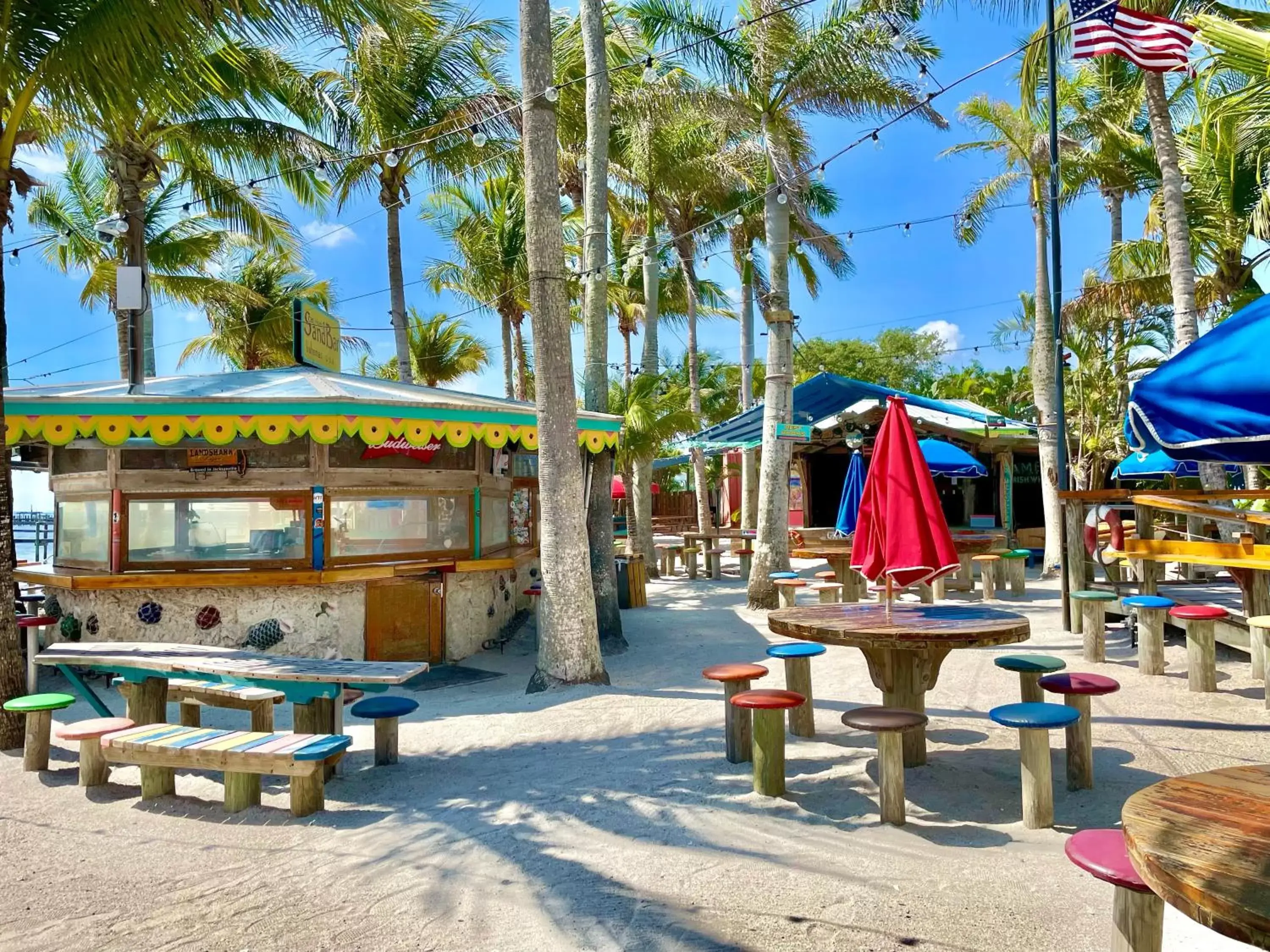 Restaurant/places to eat in Capt Hirams Resort Restaurant/places to eat in Capt Hirams Resort