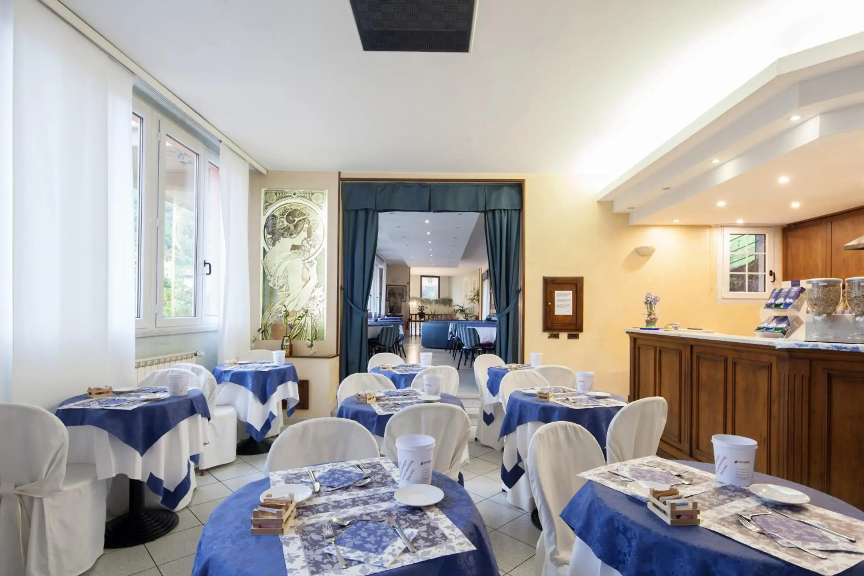 Breakfast, Restaurant/Places to Eat in Hotel Nella