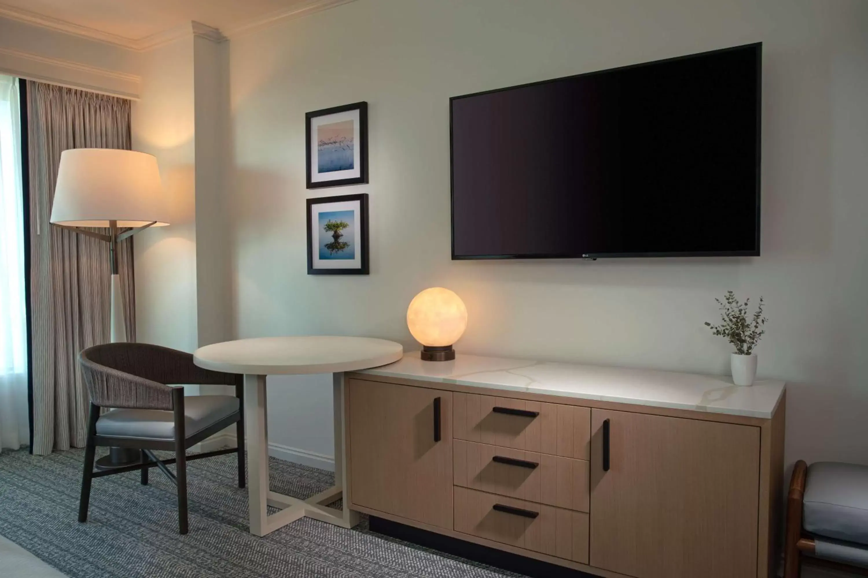 Bedroom, TV/Entertainment Center in Grand Hyatt Tampa Bay