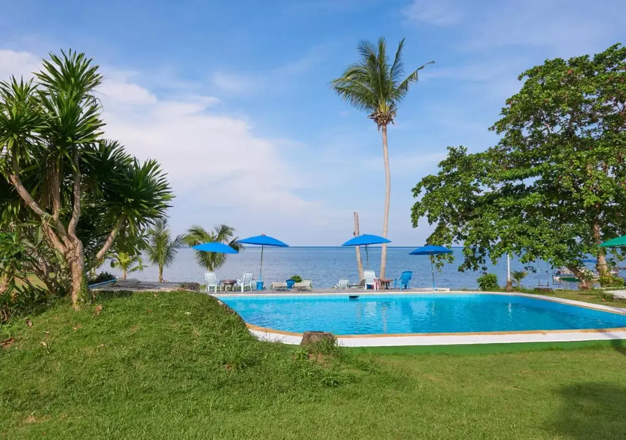 Garden, Swimming Pool in Elephant Bay Resort