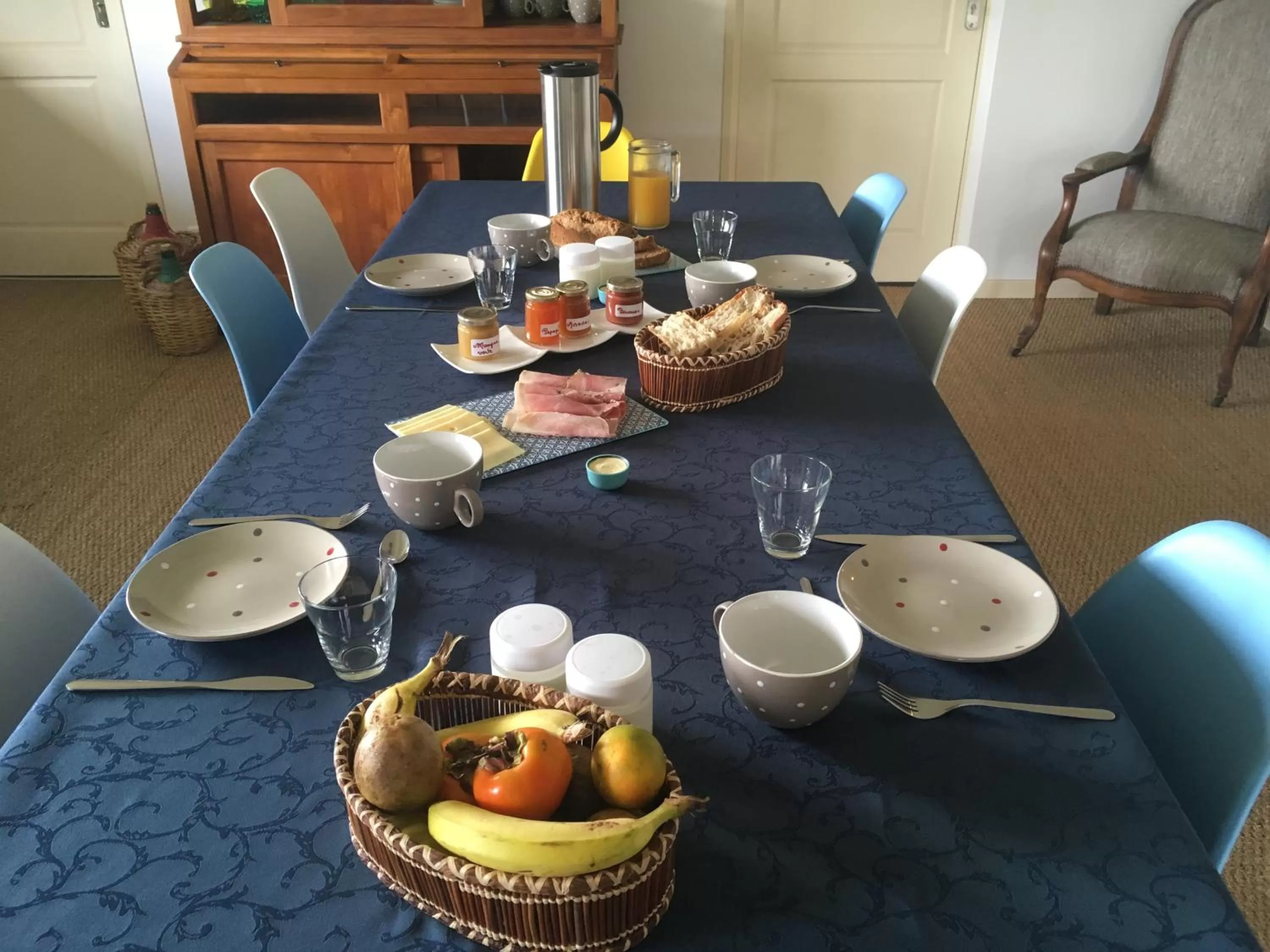 Dining area in Caloupilé