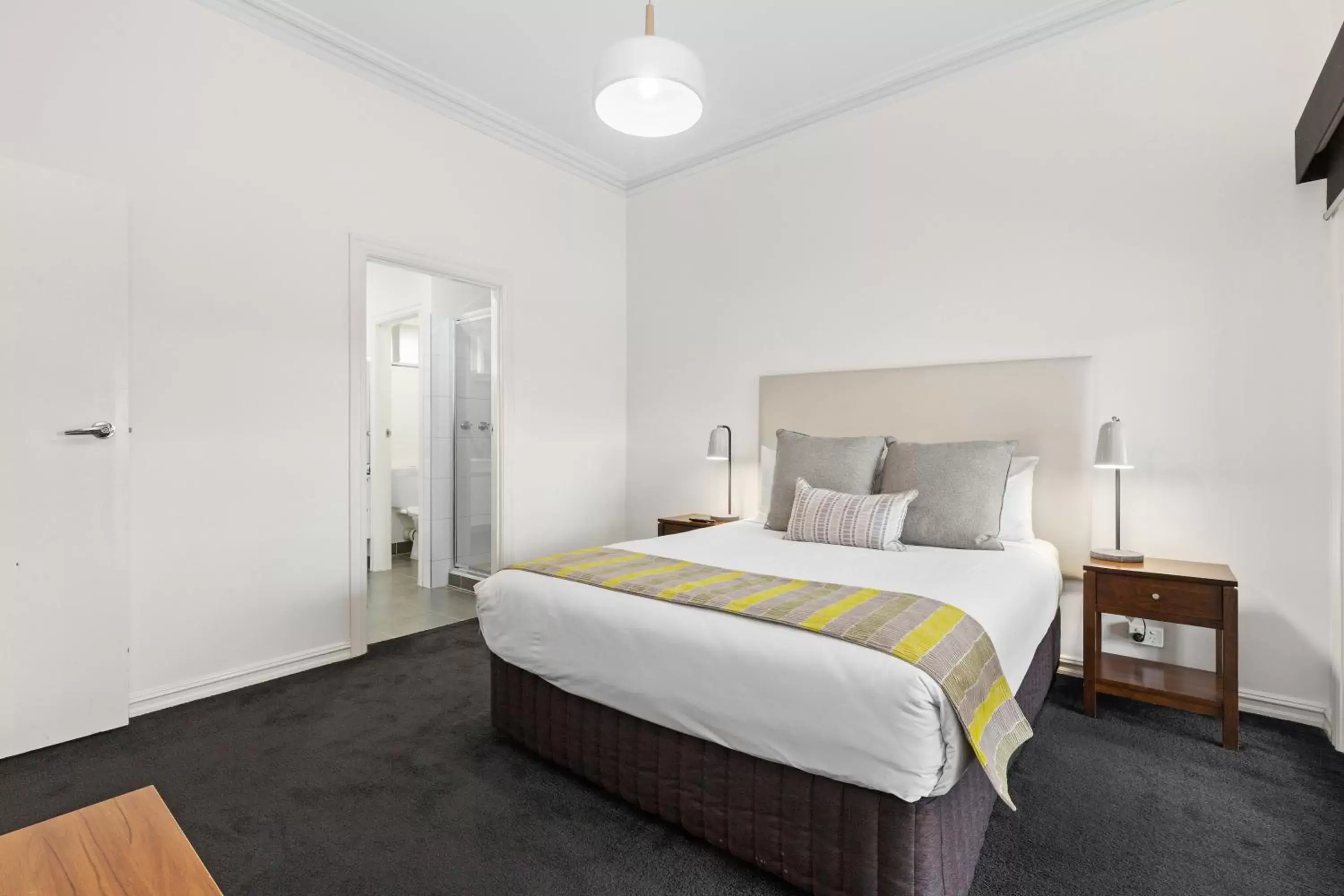 Bedroom, Bed in All Seasons Resort Hotel Bendigo Bedroom, Bed in All Seasons Resort Hotel Bendigo