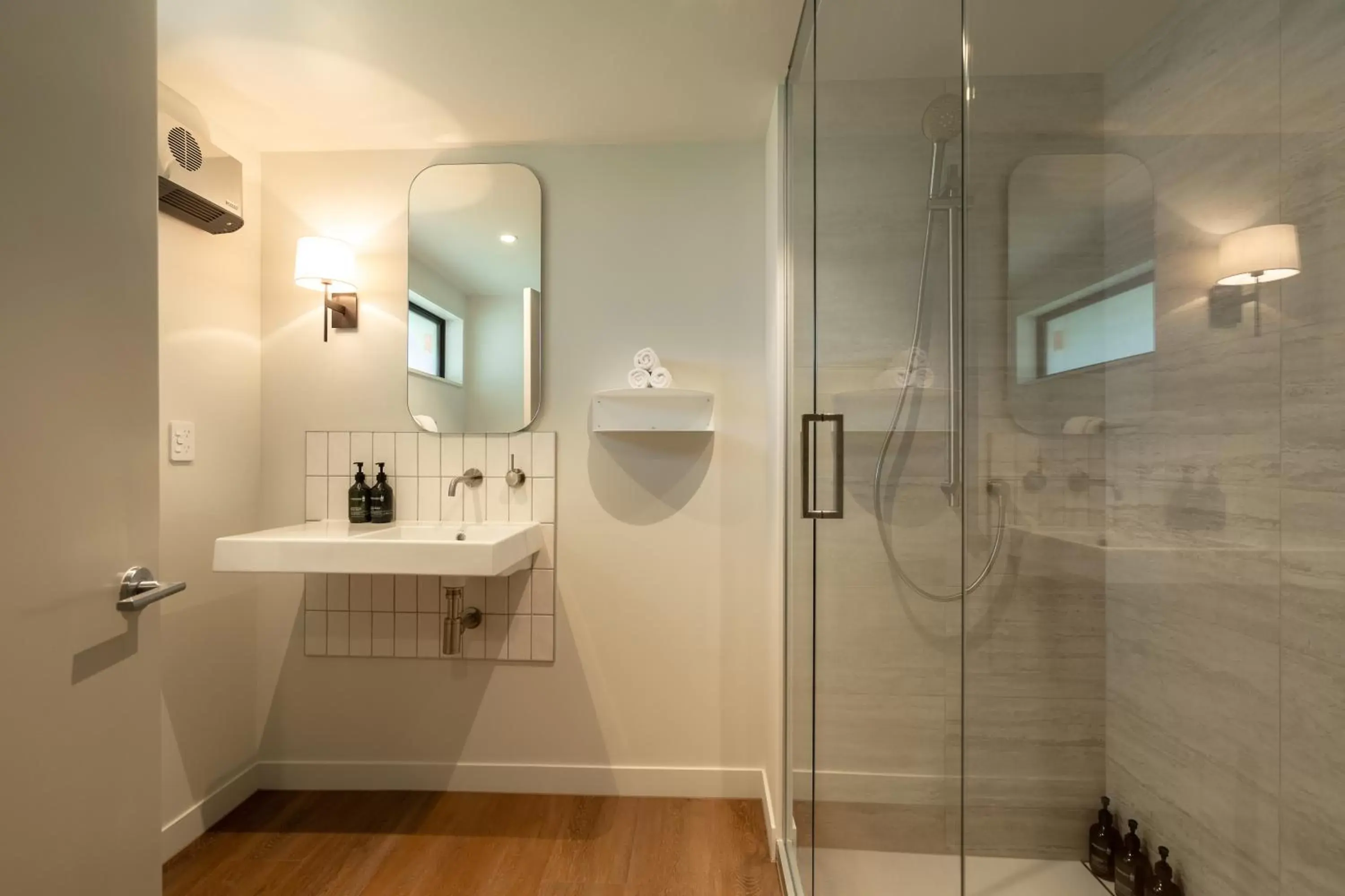 Shower, Bathroom in Edgewater Hotel