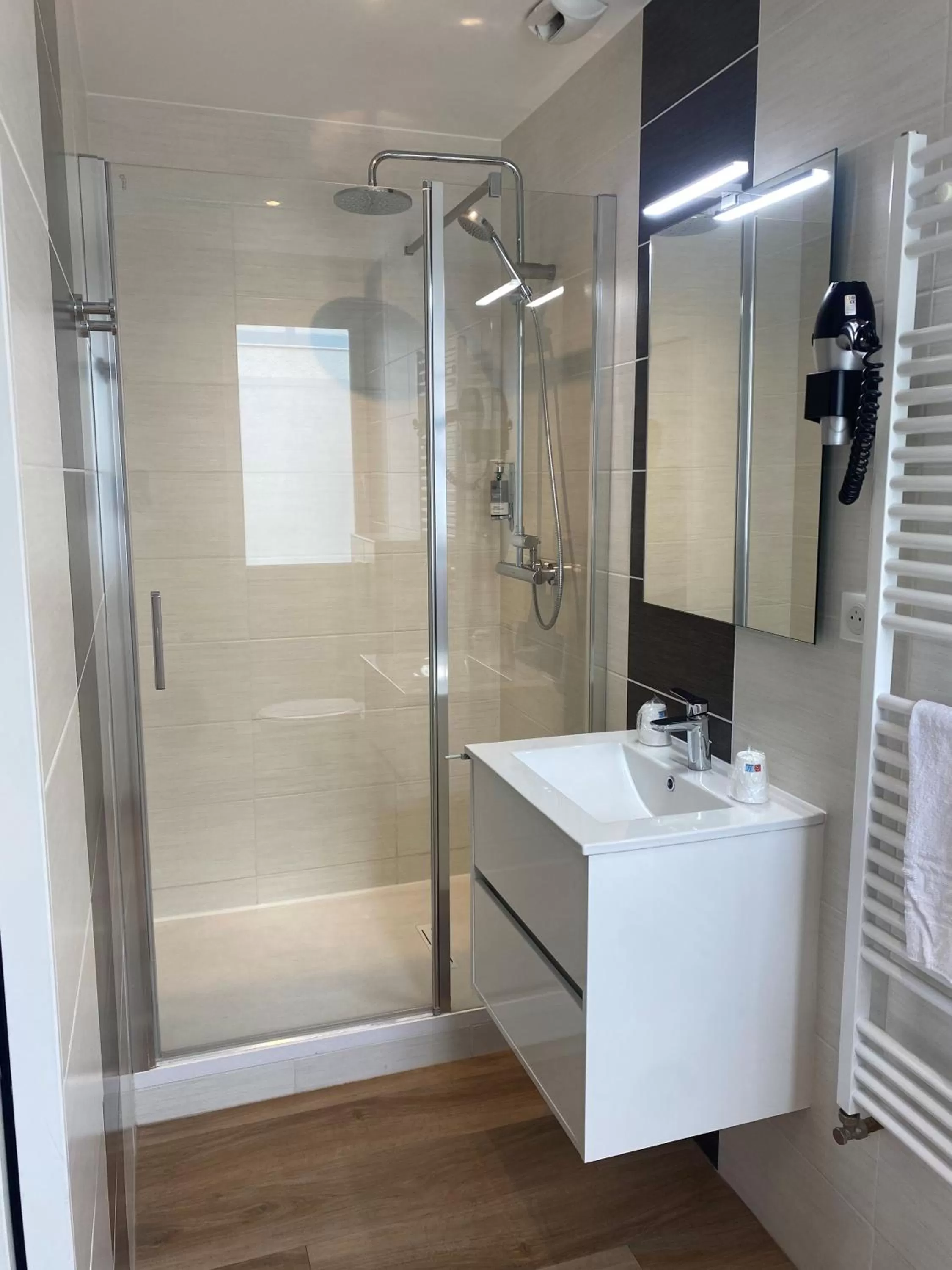 Shower in Hôtel Villa Des 2 Caps