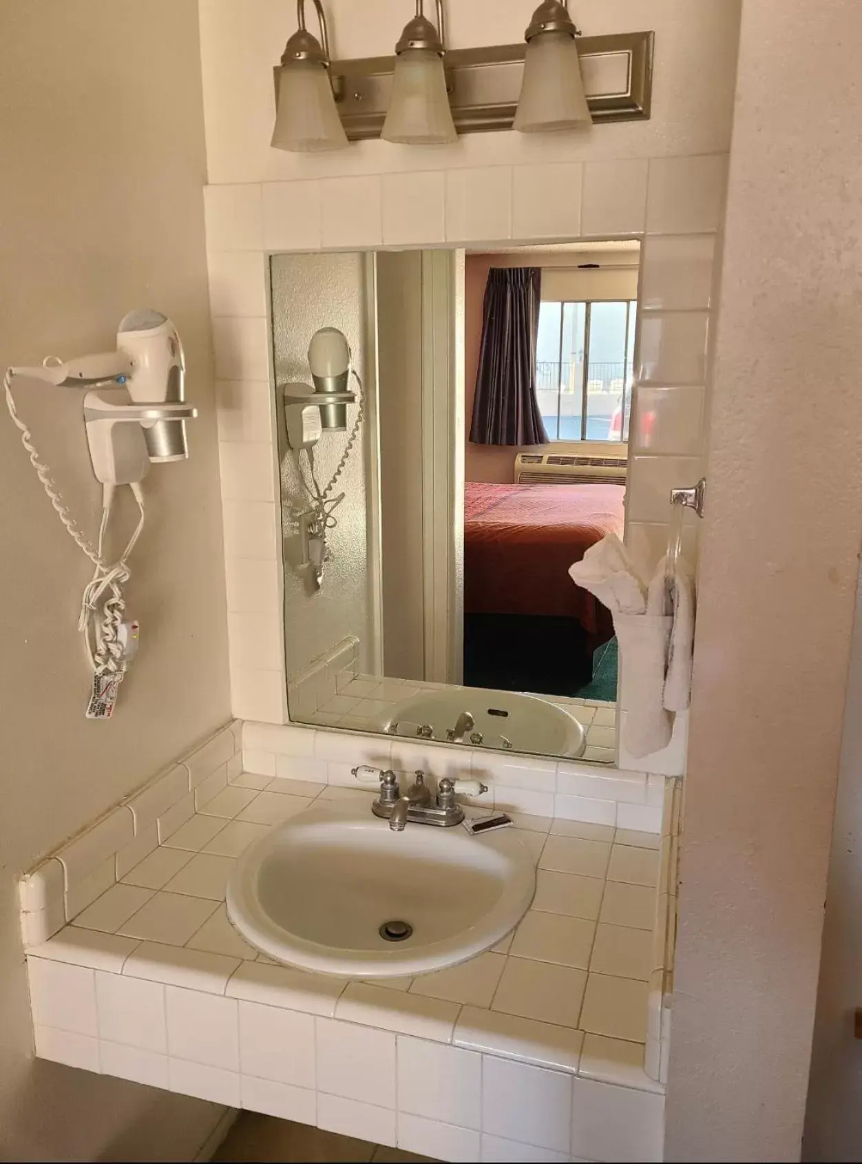 Bathroom in Windsor Inn Lake Havasu City