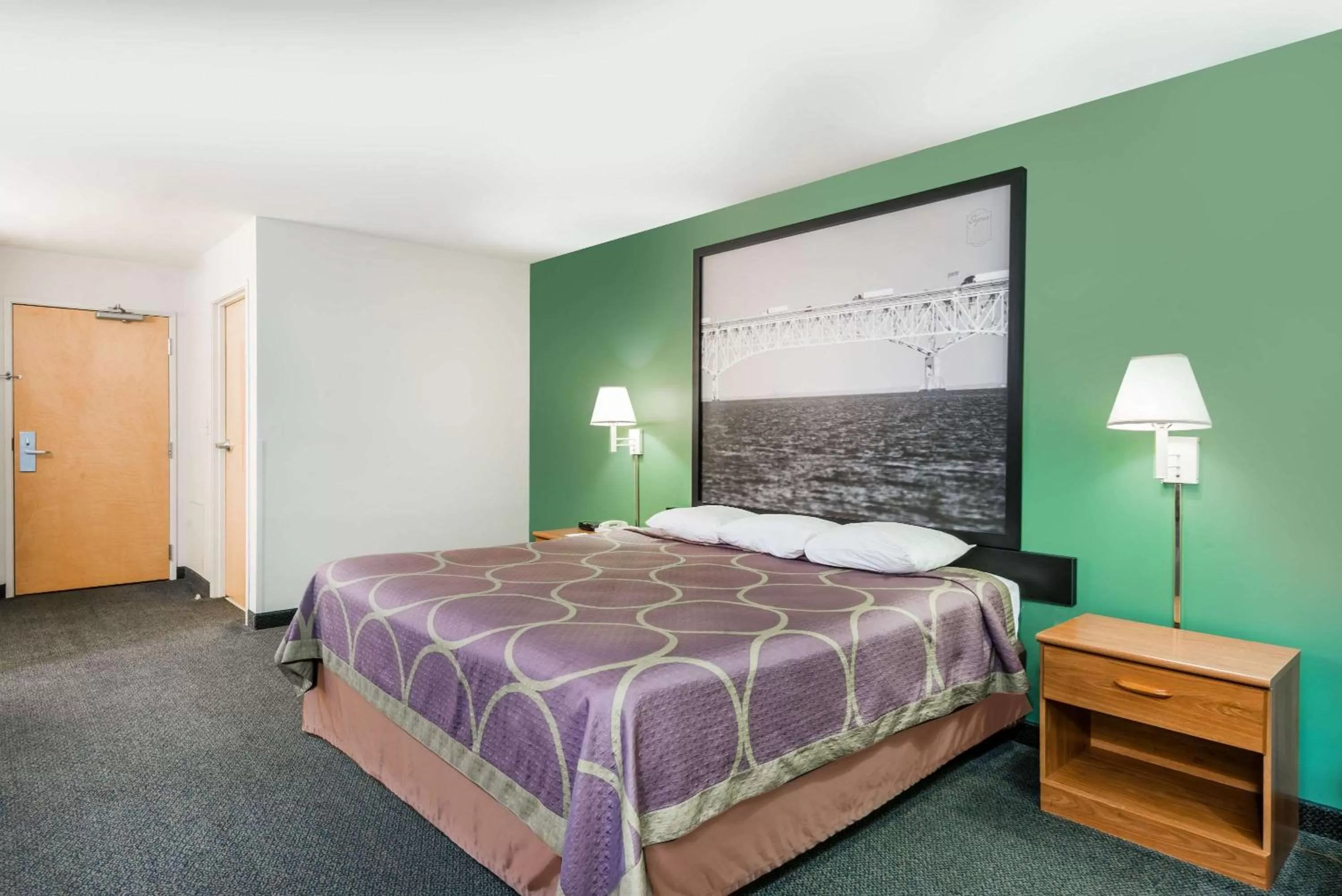 Photo of the whole room, Bed in Super 8 by Wyndham Hagerstown/Halfway Area