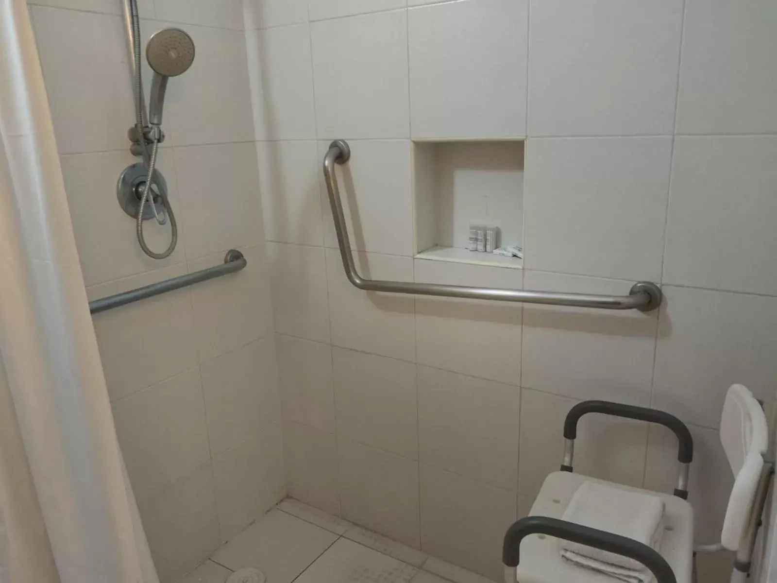 Shower, Bathroom in TRYP by Wyndham Chetumal