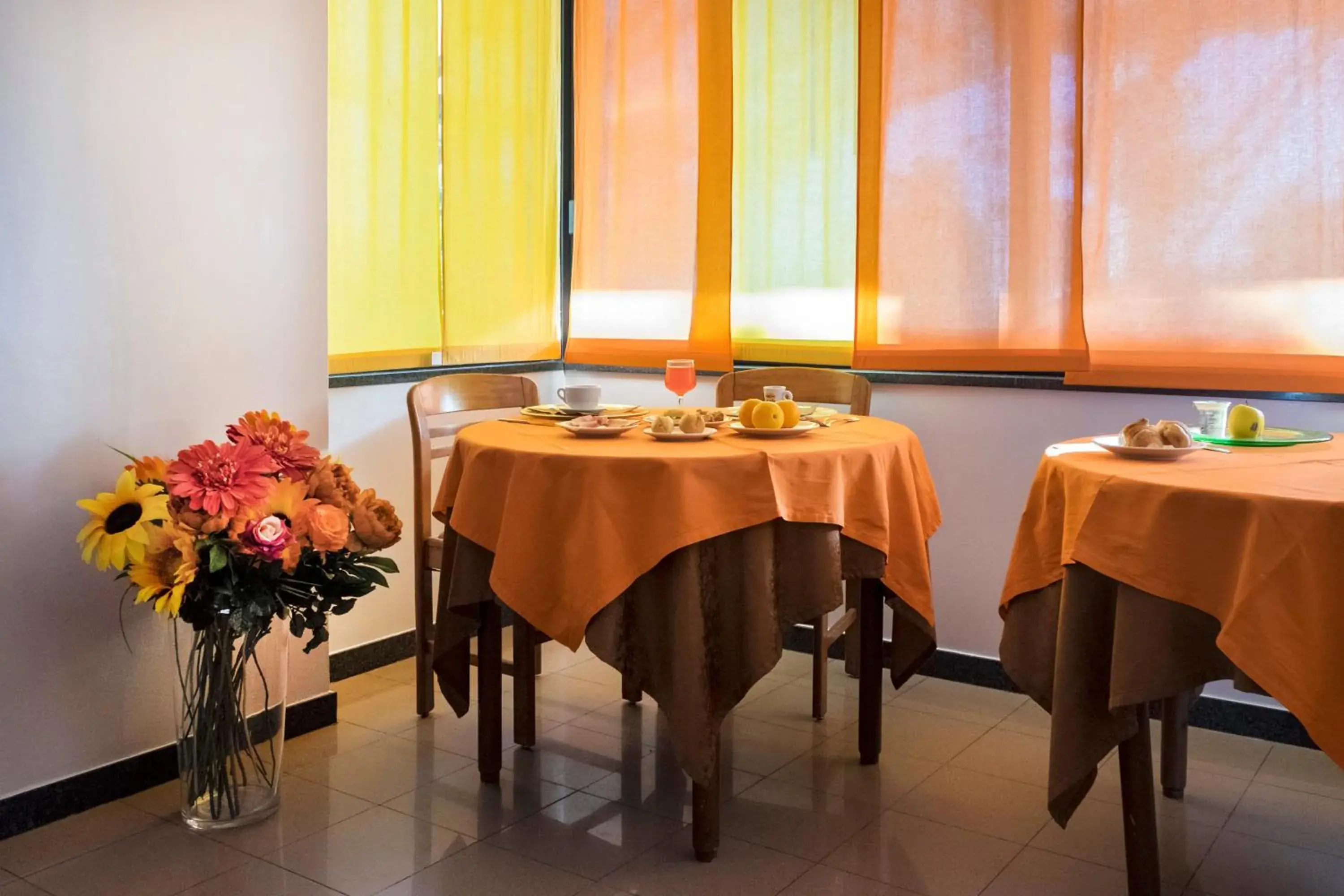 Restaurant/Places to Eat in Hotel Mignon Riccione Fronte Mare