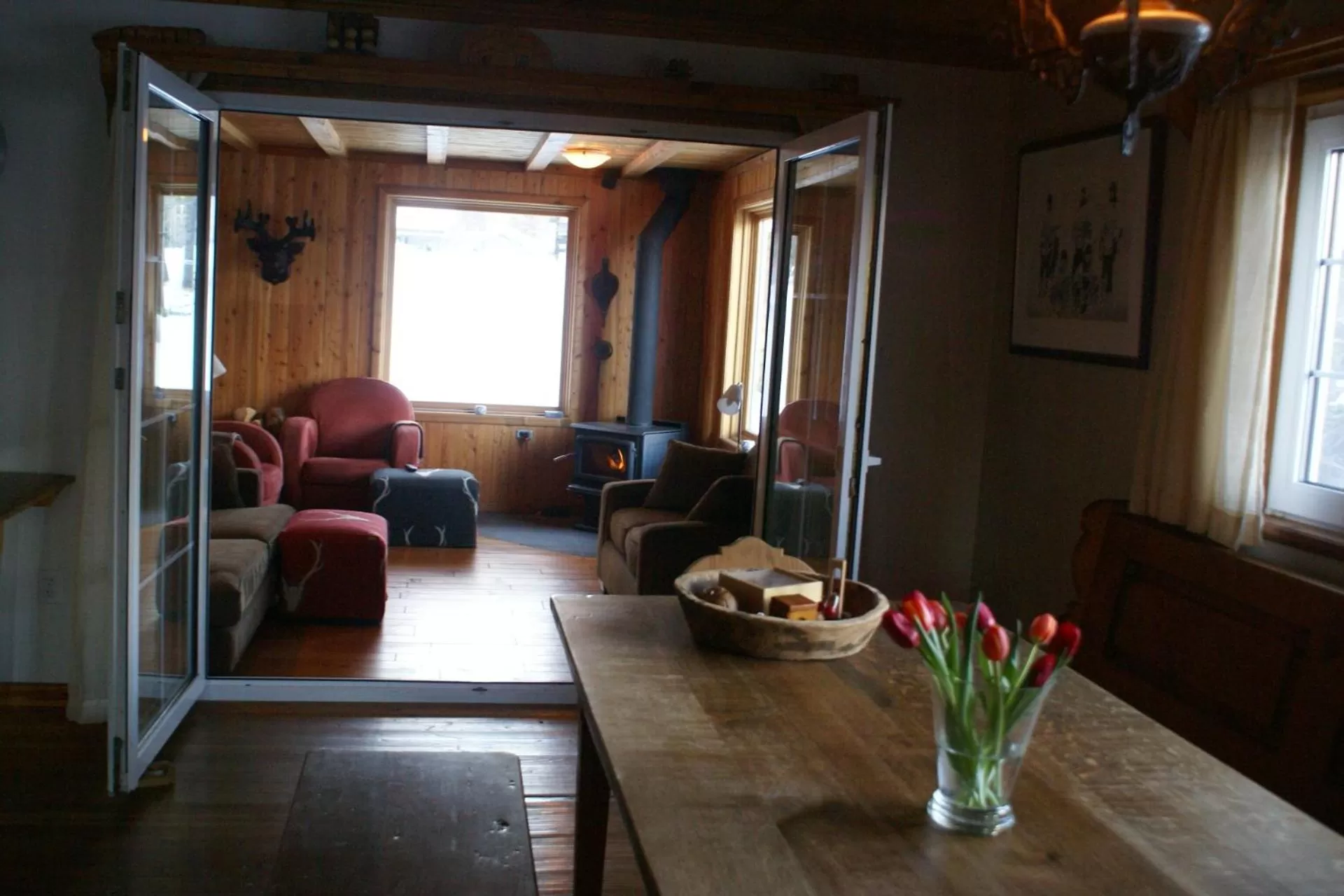 Communal lounge/ TV room, Seating Area in Alpenglow Bed and Breakfast