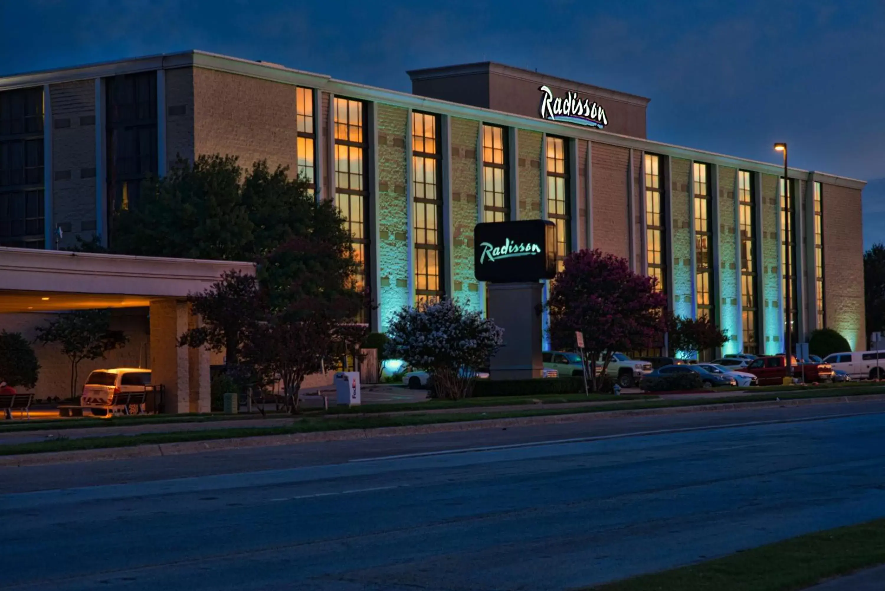 Property Building in Radisson Hotel North Fort Worth Fossil Creek