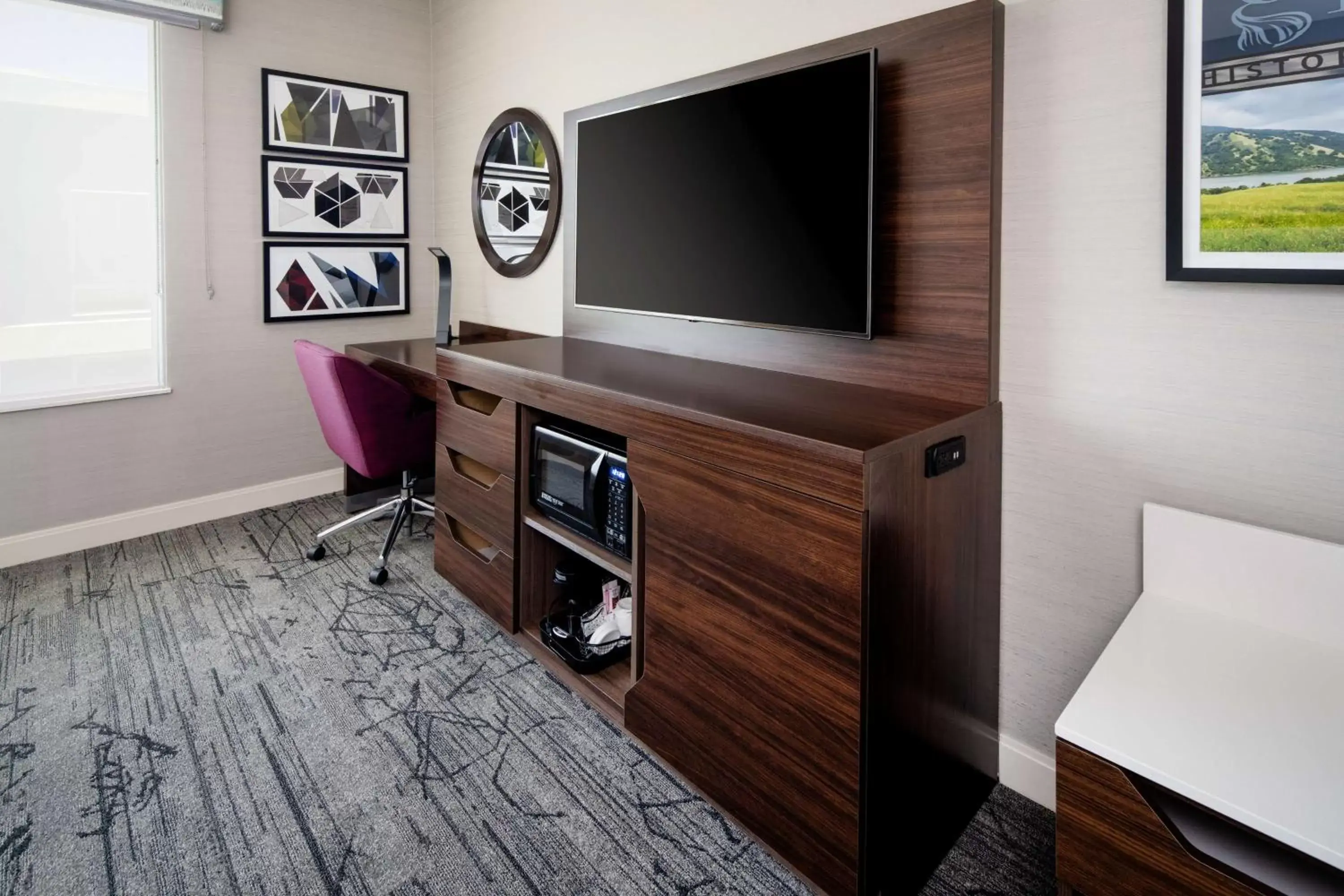 Bedroom, TV/Entertainment Center in Hampton Inn & Suites Gilroy, Ca