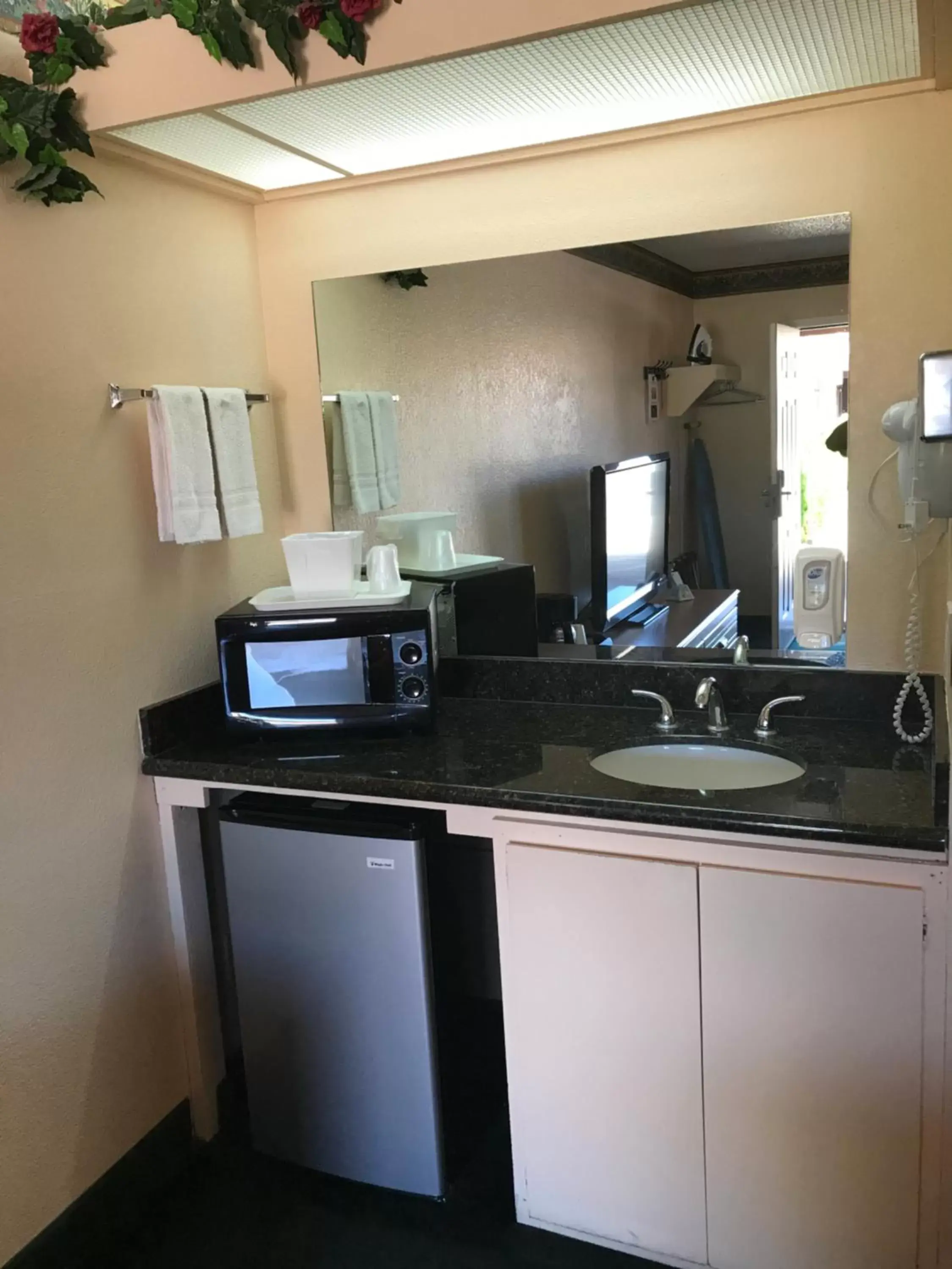 Kitchen/Kitchenette in Rim Country Inn