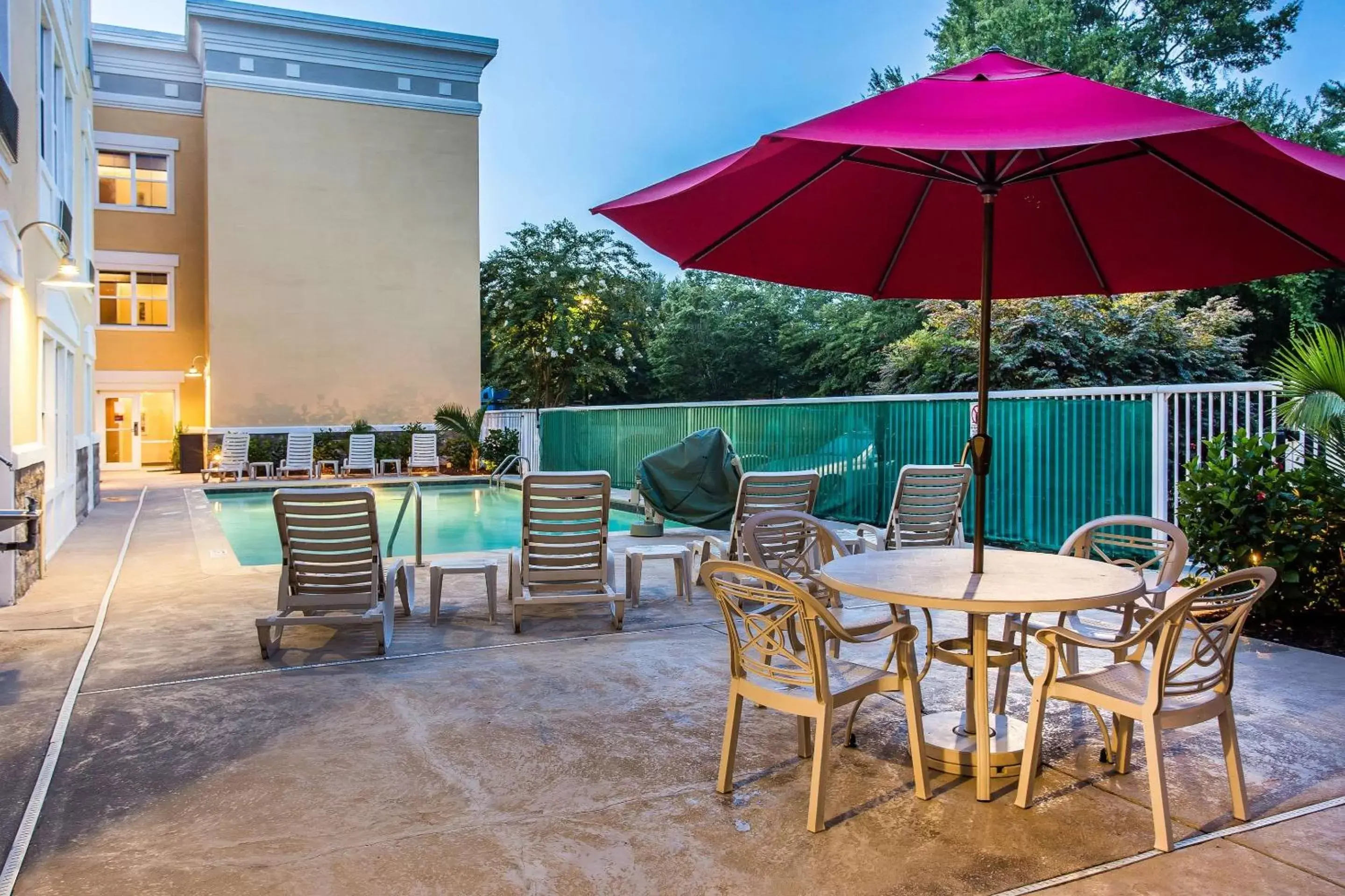 On site, Swimming Pool in Comfort Suites at Isle of Palms Connector