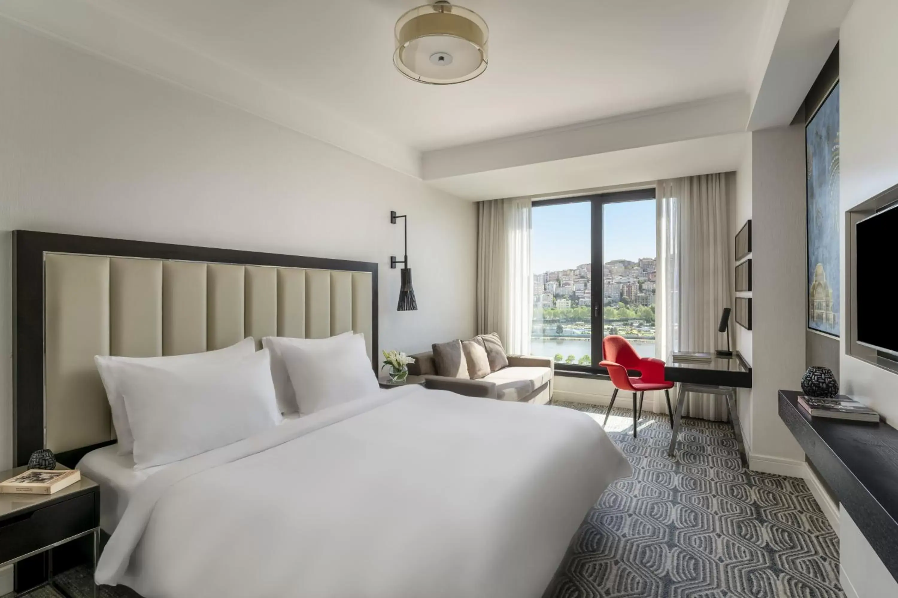 Spring, Bed in Mövenpick Istanbul Hotel Golden Horn