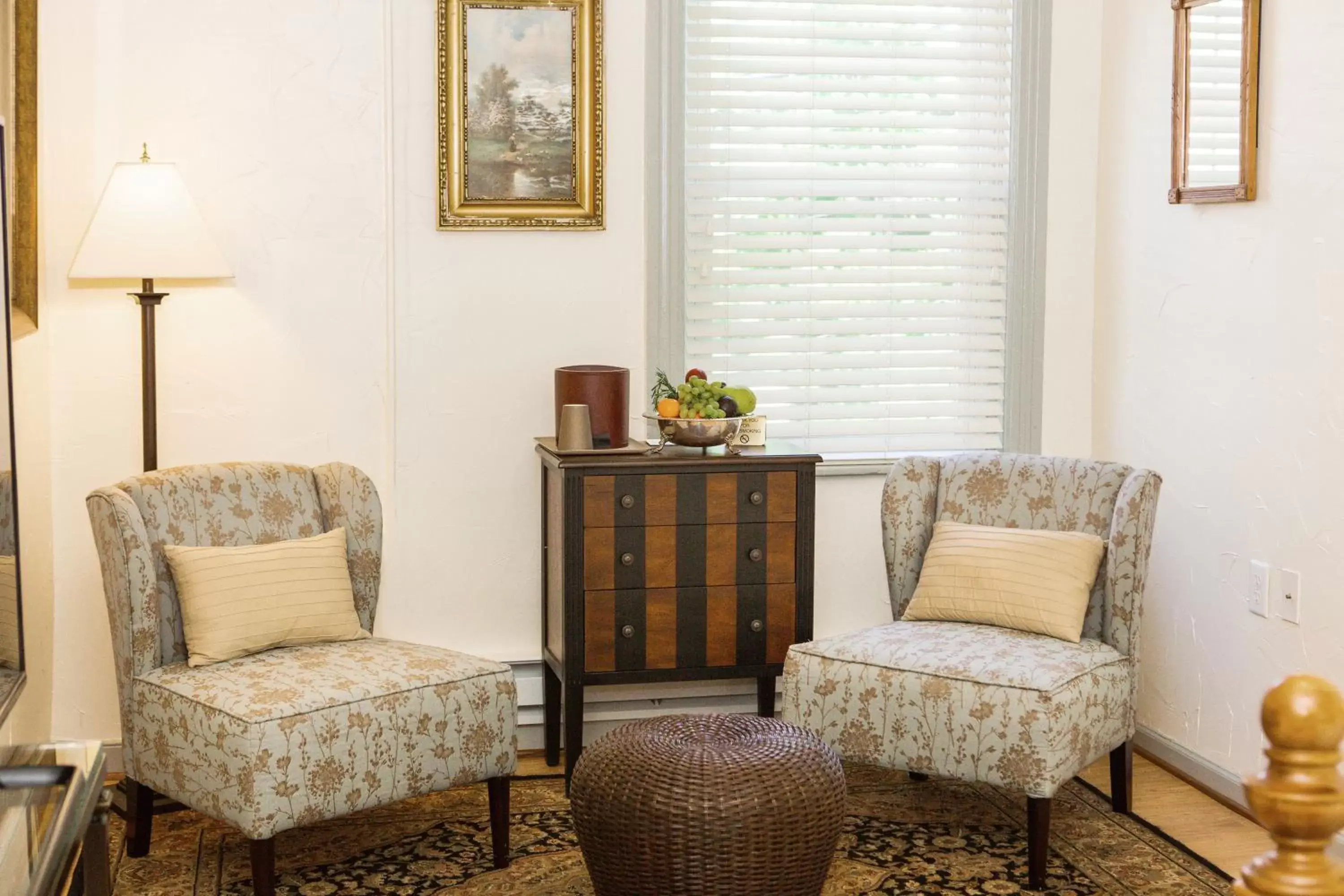 Seating Area in James Buchanan Hotel