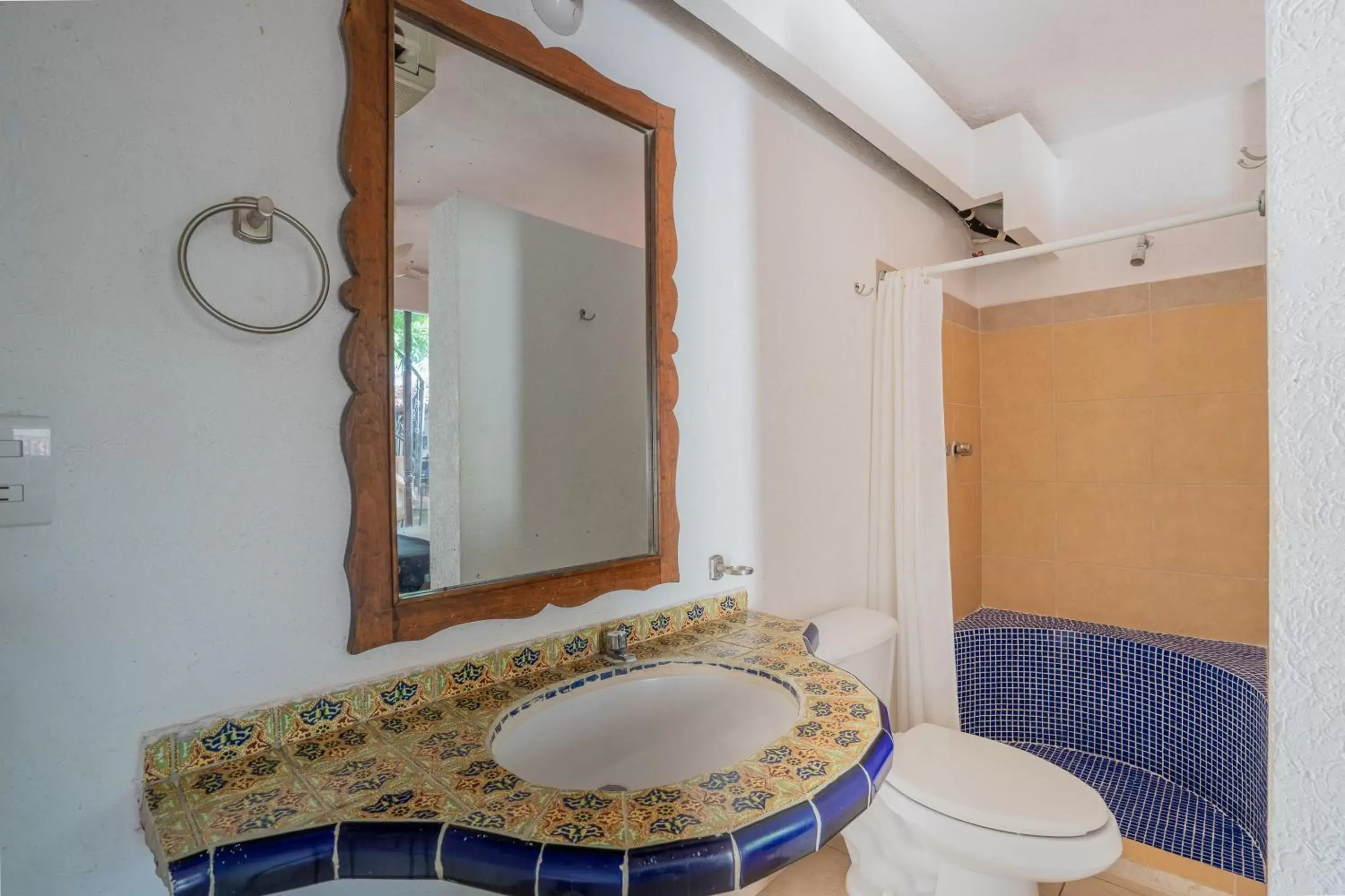 Toilet, Bathroom in Hotel Misión y Spa