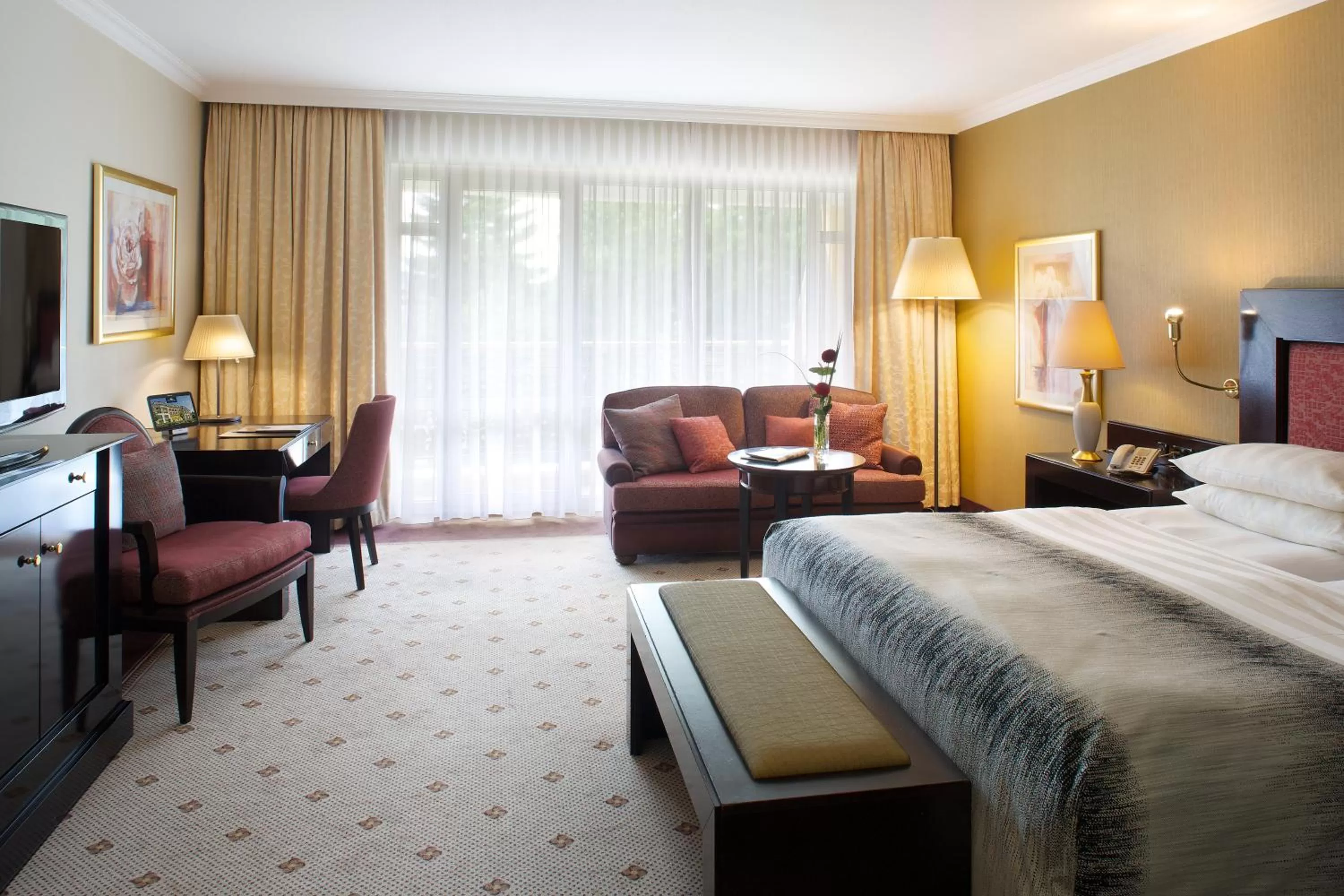 Photo of the whole room, Bed in Steigenberger Hotel Der Sonnenhof