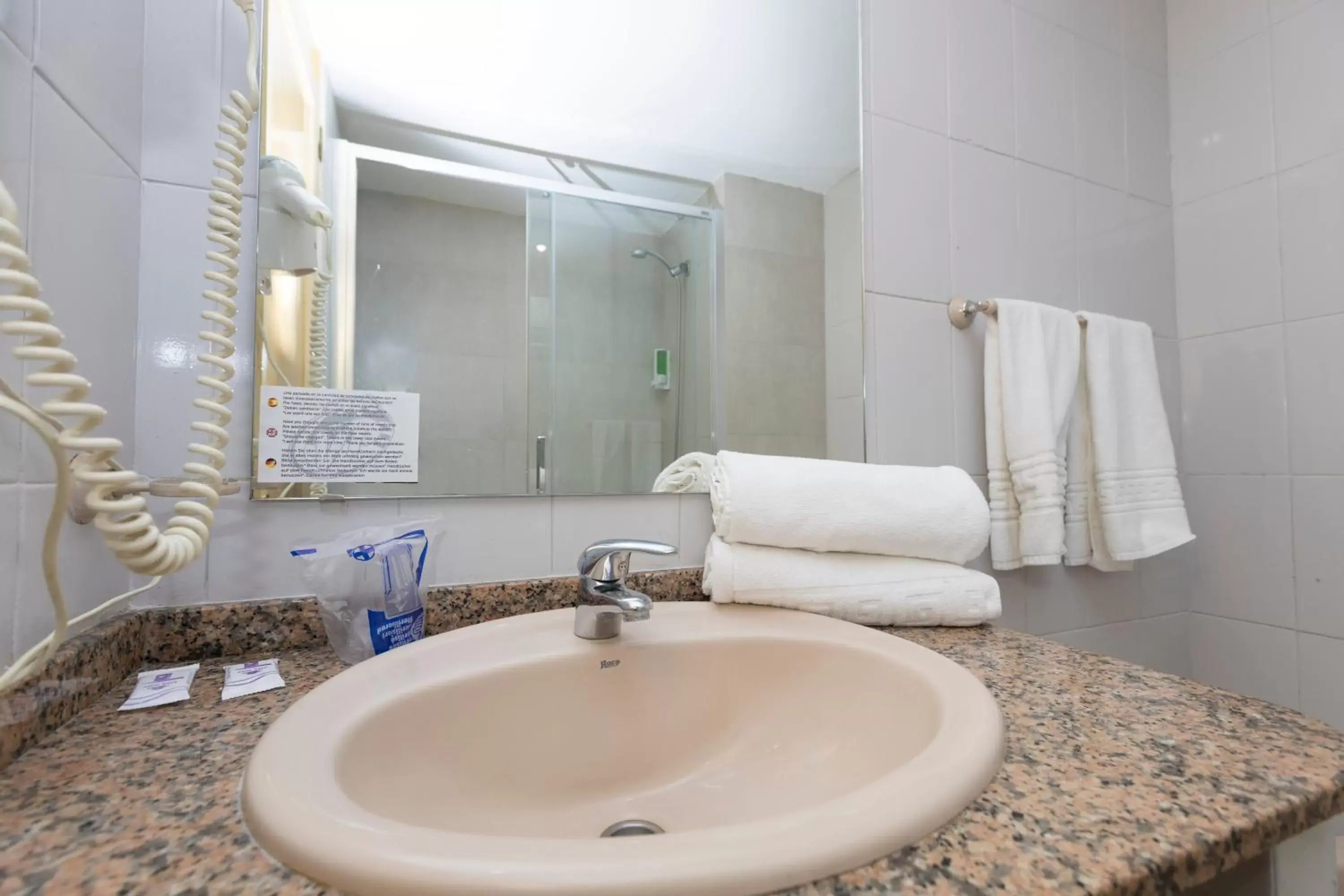 Bathroom in Hotel LIVVO Veril Playa