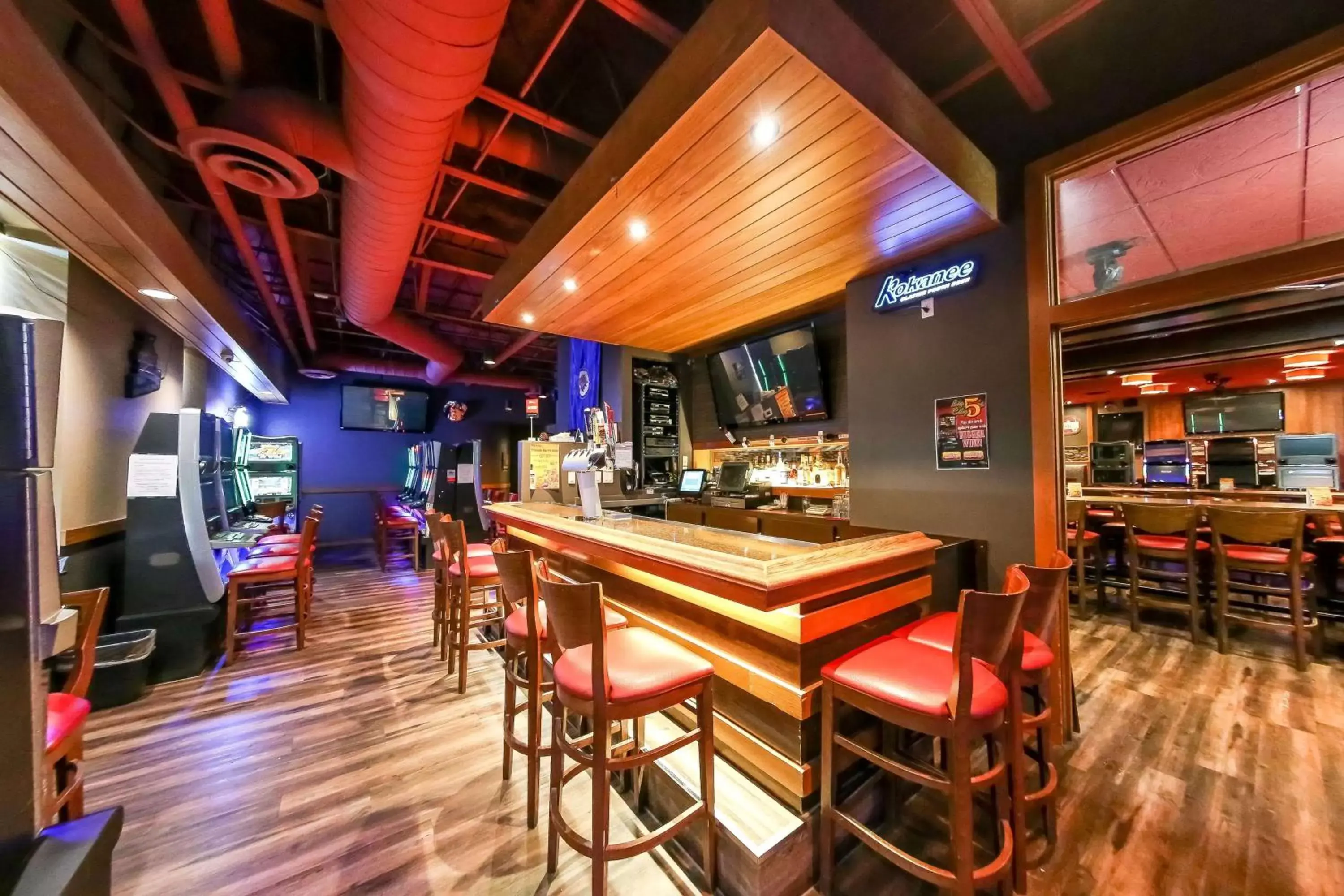 Lounge or bar, Lounge/Bar in Howard Johnson by Wyndham Winnipeg West