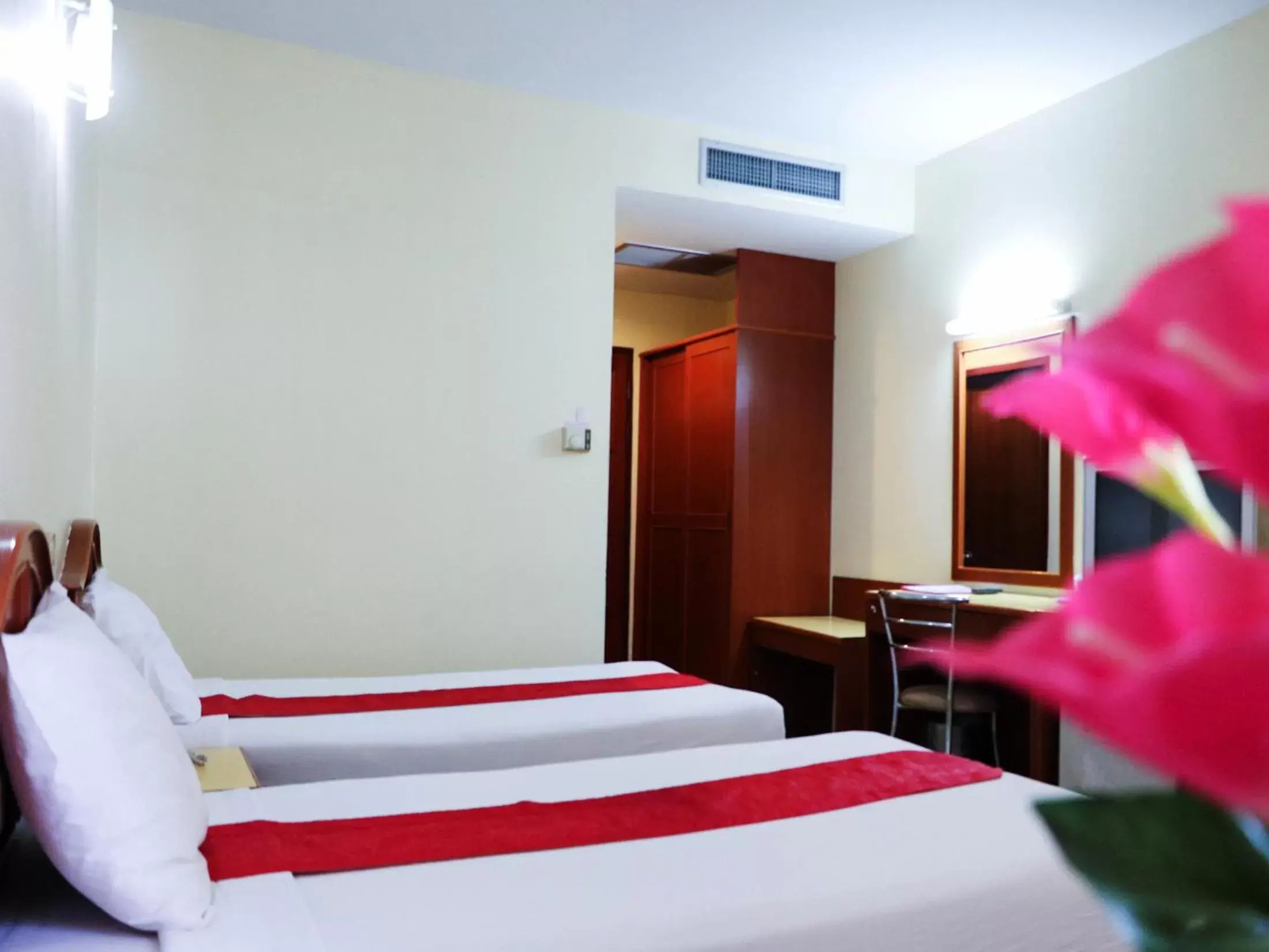 Bedroom, Bed in Chumphon Gardens Hotel