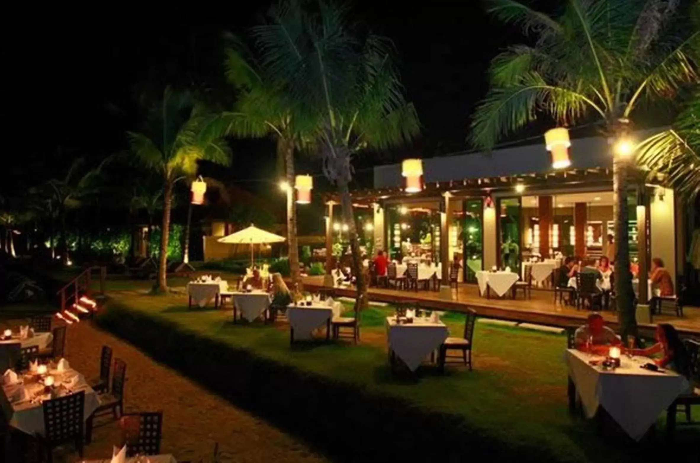 Restaurant/places to eat in Chongfah Beach Resort Khaolak - SHA Extra Plus