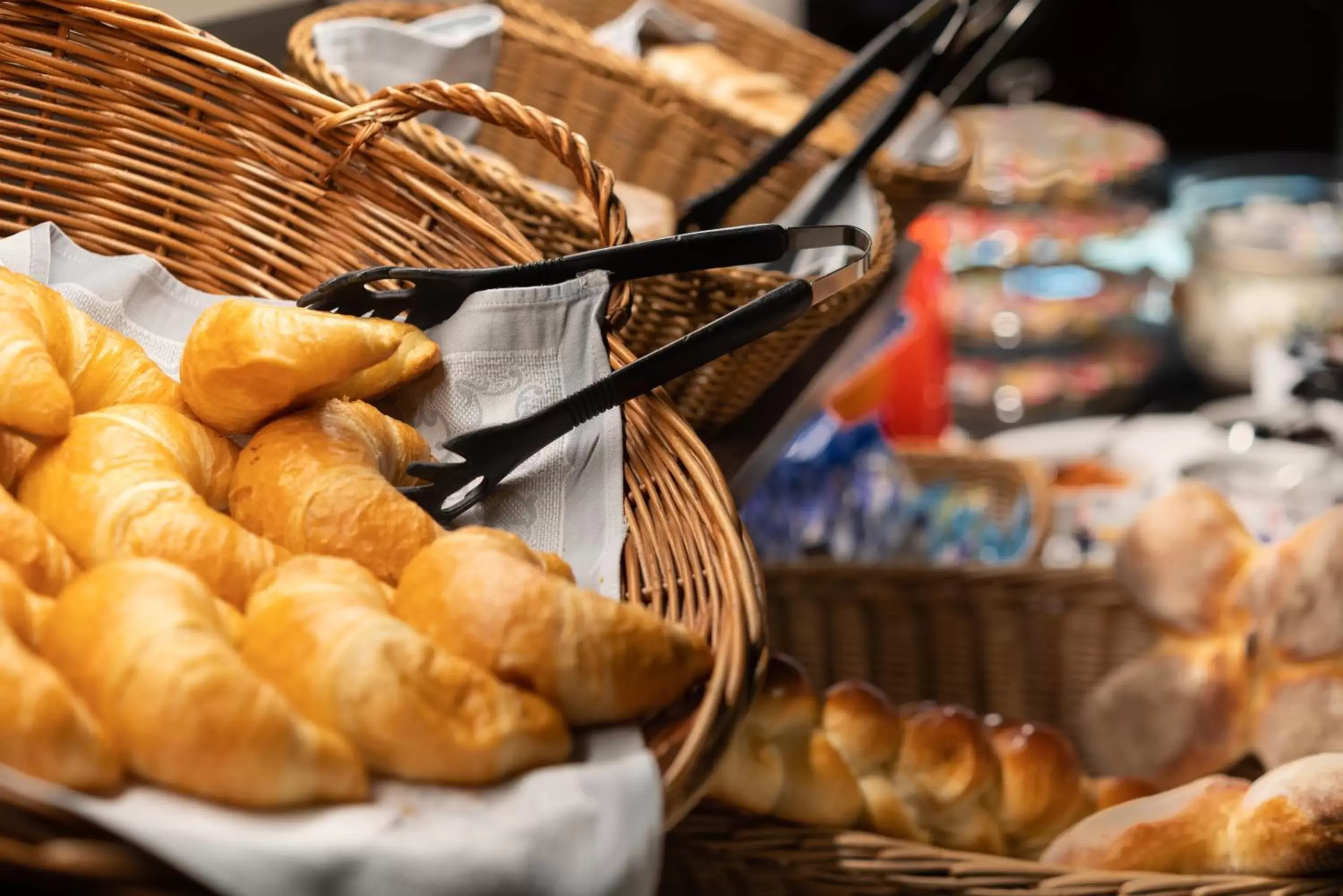 Breakfast, Food in Hotel Krebs Interlaken