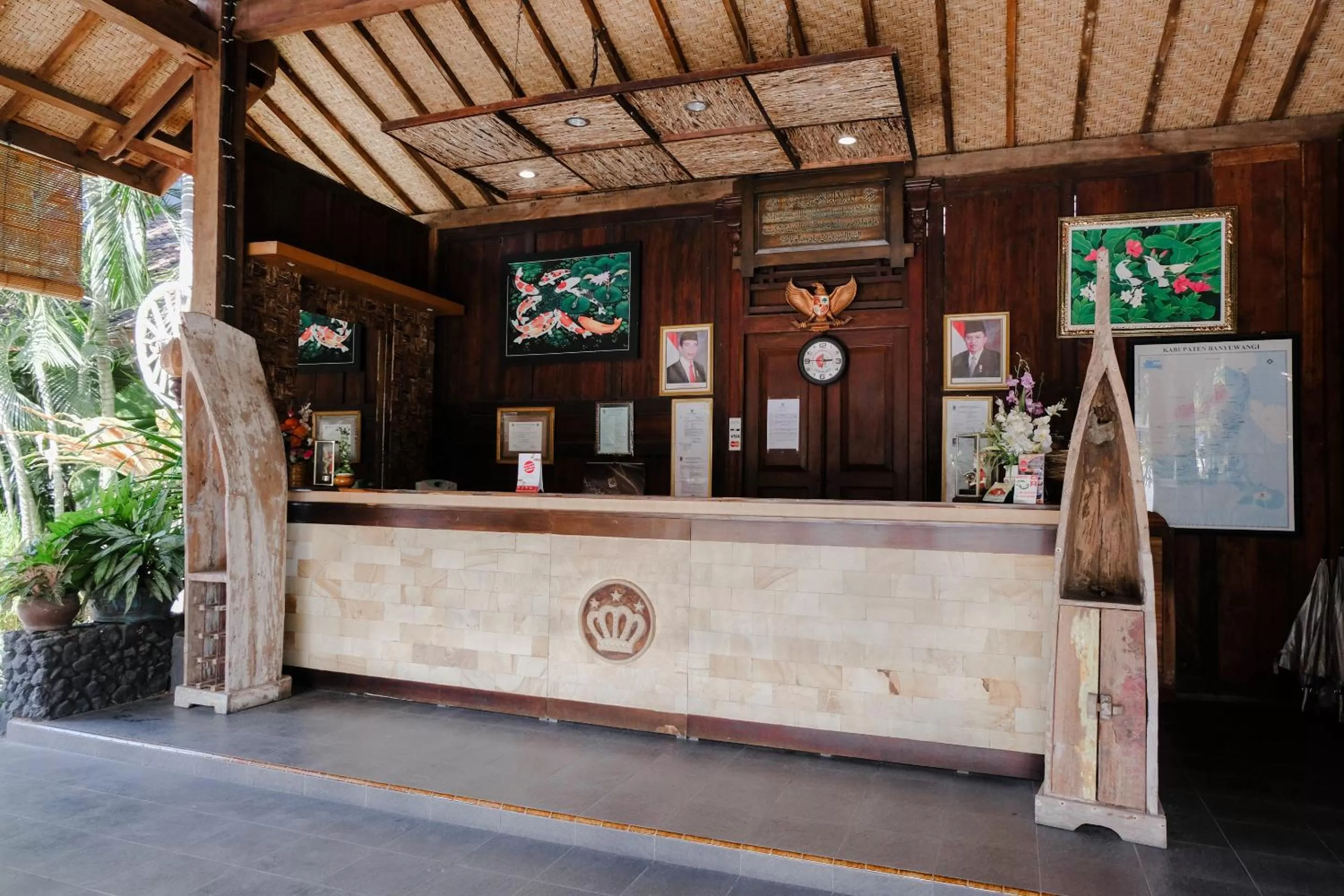 Lobby or reception in Hotel Mahkota Plengkung by ecommerceloka